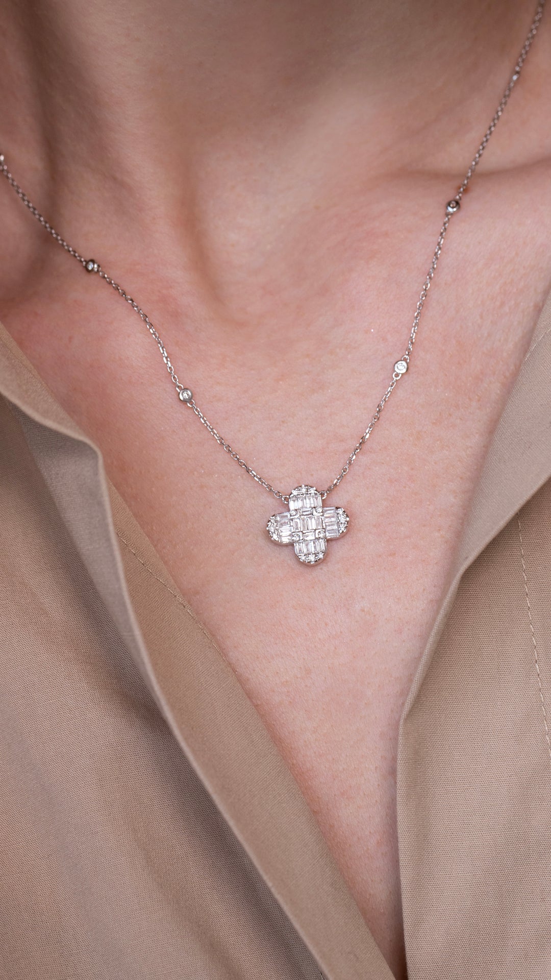 Colier CN0578M din aur alb 14k cu diamante - Bijuterii LA ROSA