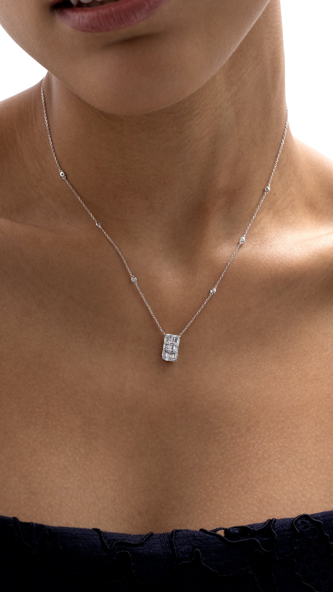 Colier MD47121 din aur alb 14k foma dreptunghi cu diamante - Bijuterii LA ROSA