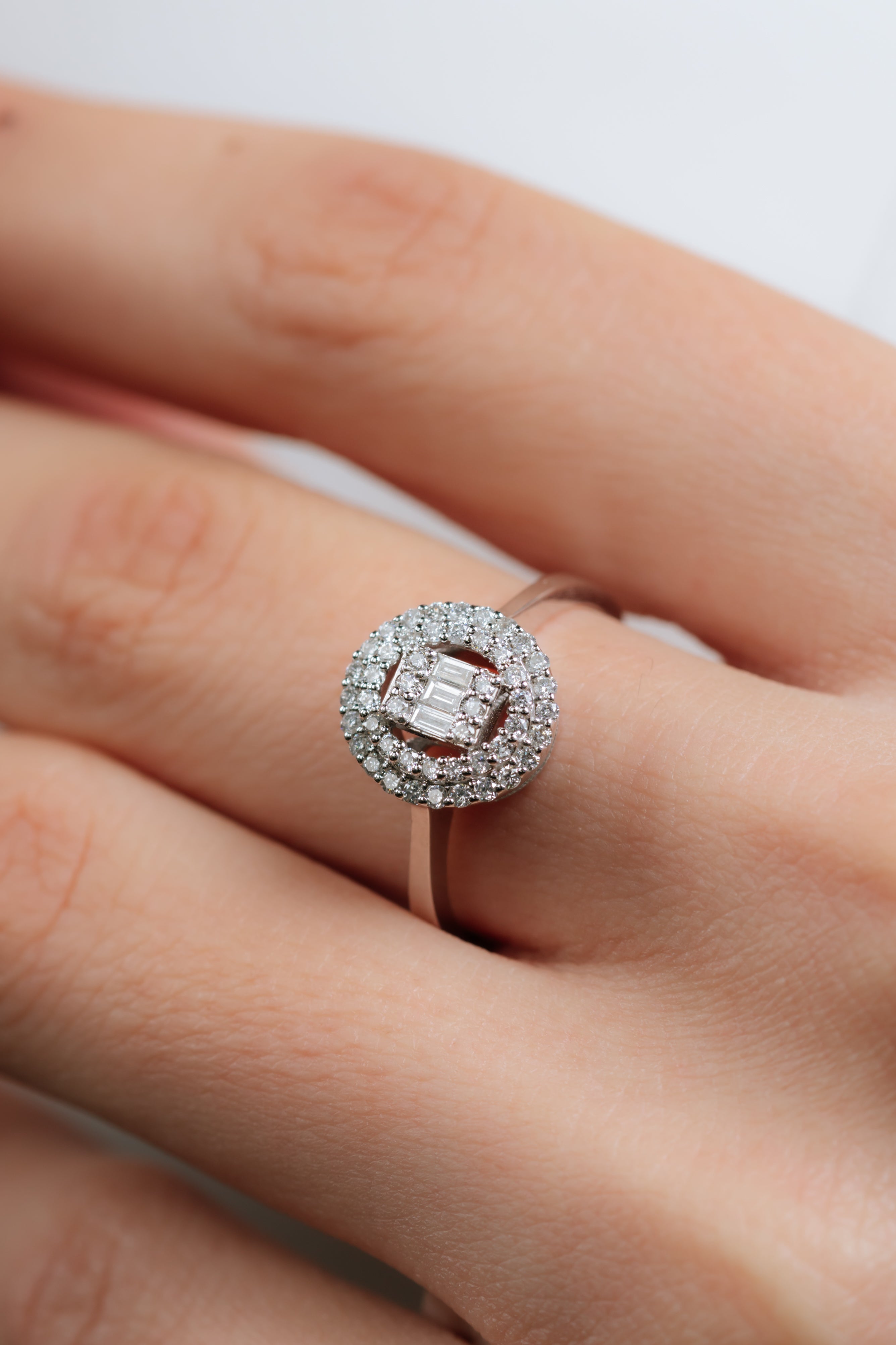 INEL R003583 DIN AUR ALB 14K FORMA ROTUNDA CU DIAMANTE - Bijuterii LA ROSA
