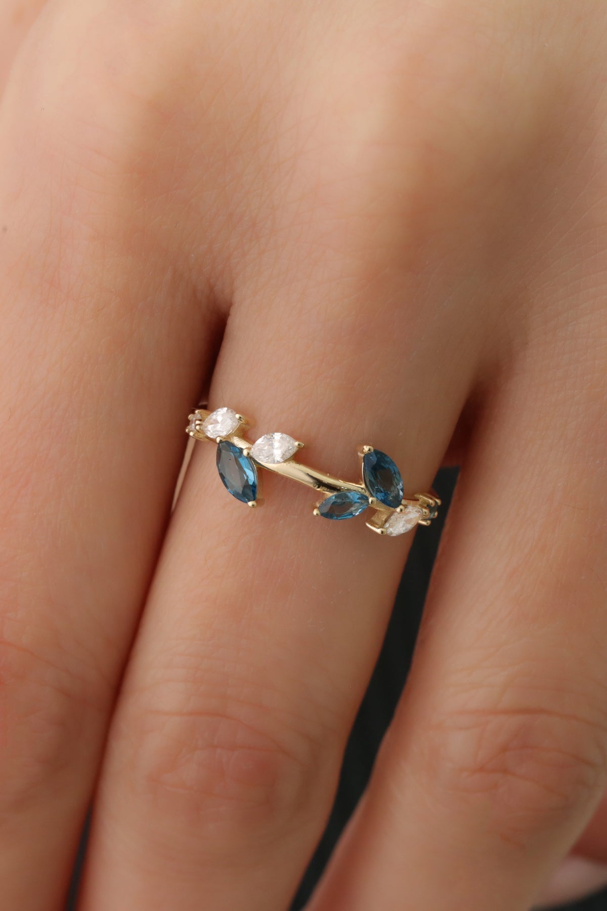 INEL TIMELESS ELEGANCE DIN AUR GALBEN 14K CU DIAMANTE SI TOPAZ - Bijuterii LA ROSA