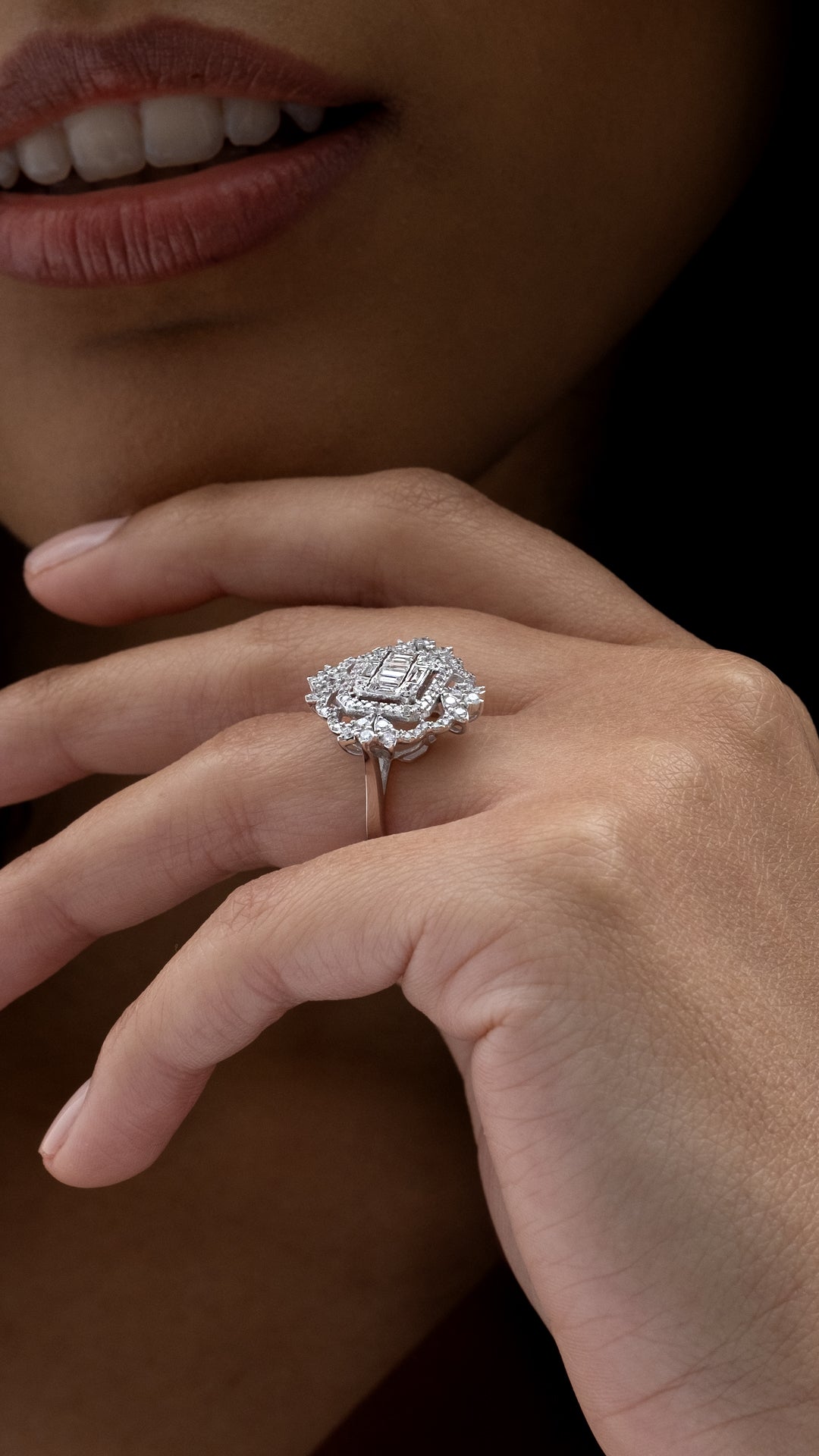 Inel MD29980 din aur alb 14k forma floare cu diamante baguette si marquise - Bijuterii LA ROSA