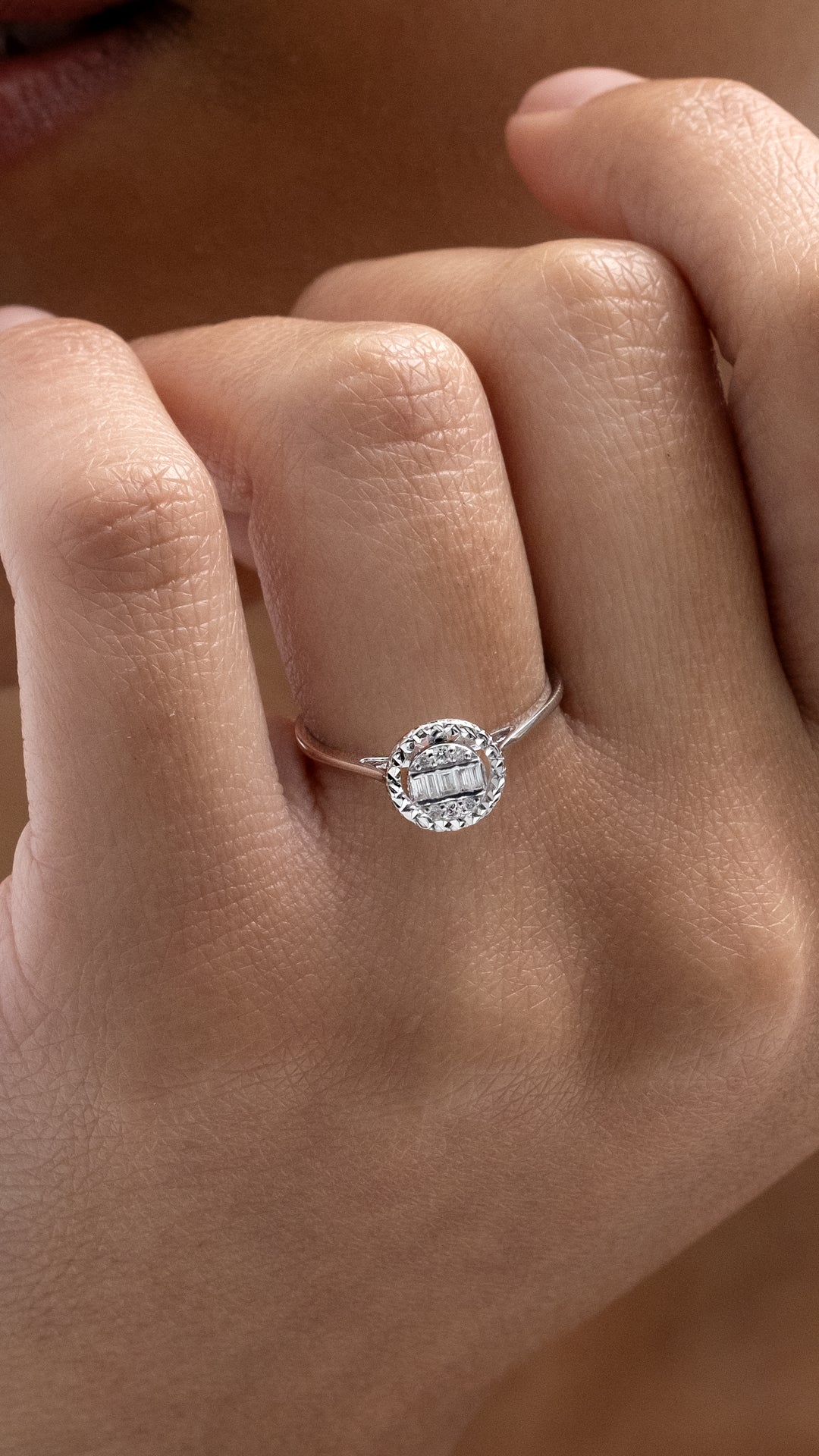 Inel MD32680 din aur alb 14k forma rotunda cu diamante baguette - Bijuterii LA ROSA