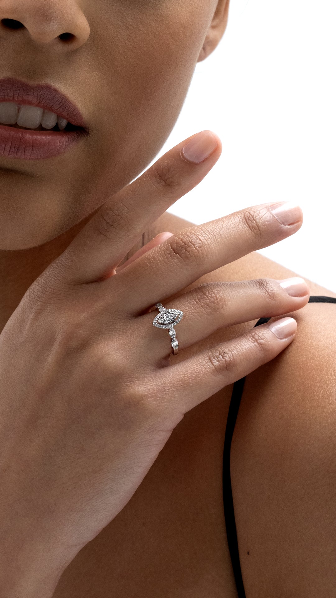Inel MD34588 din aur alb 14k forma marquise cu diamante baguette - Bijuterii LA ROSA