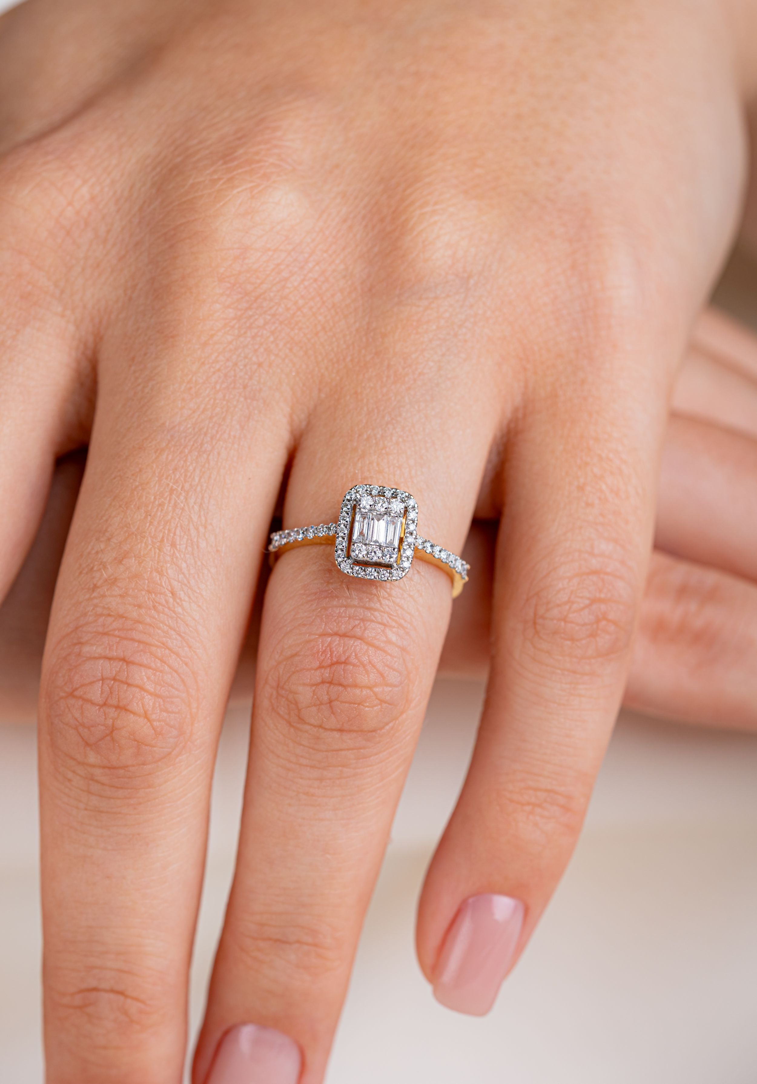 Inel MD45958 aur galben 14k cu diamante naturale baguette 0.16ct si rotunde 0.26ct