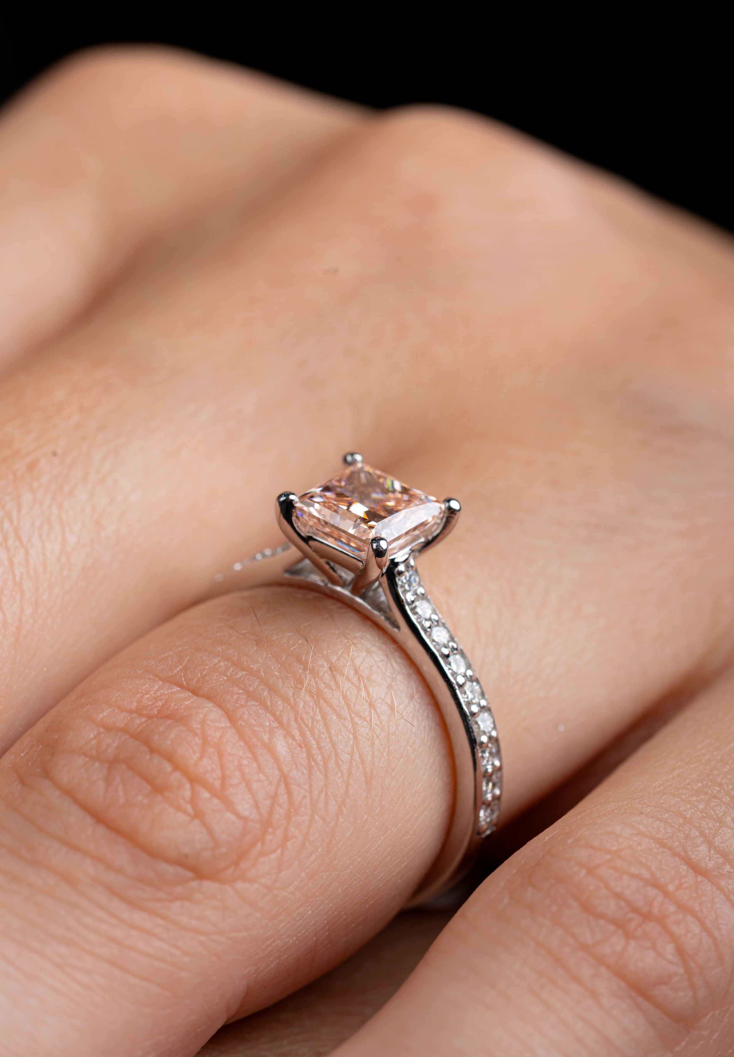 Inel de logodna LRLB008 din aur alb 14K cu diamant lab grown roz, princess cut