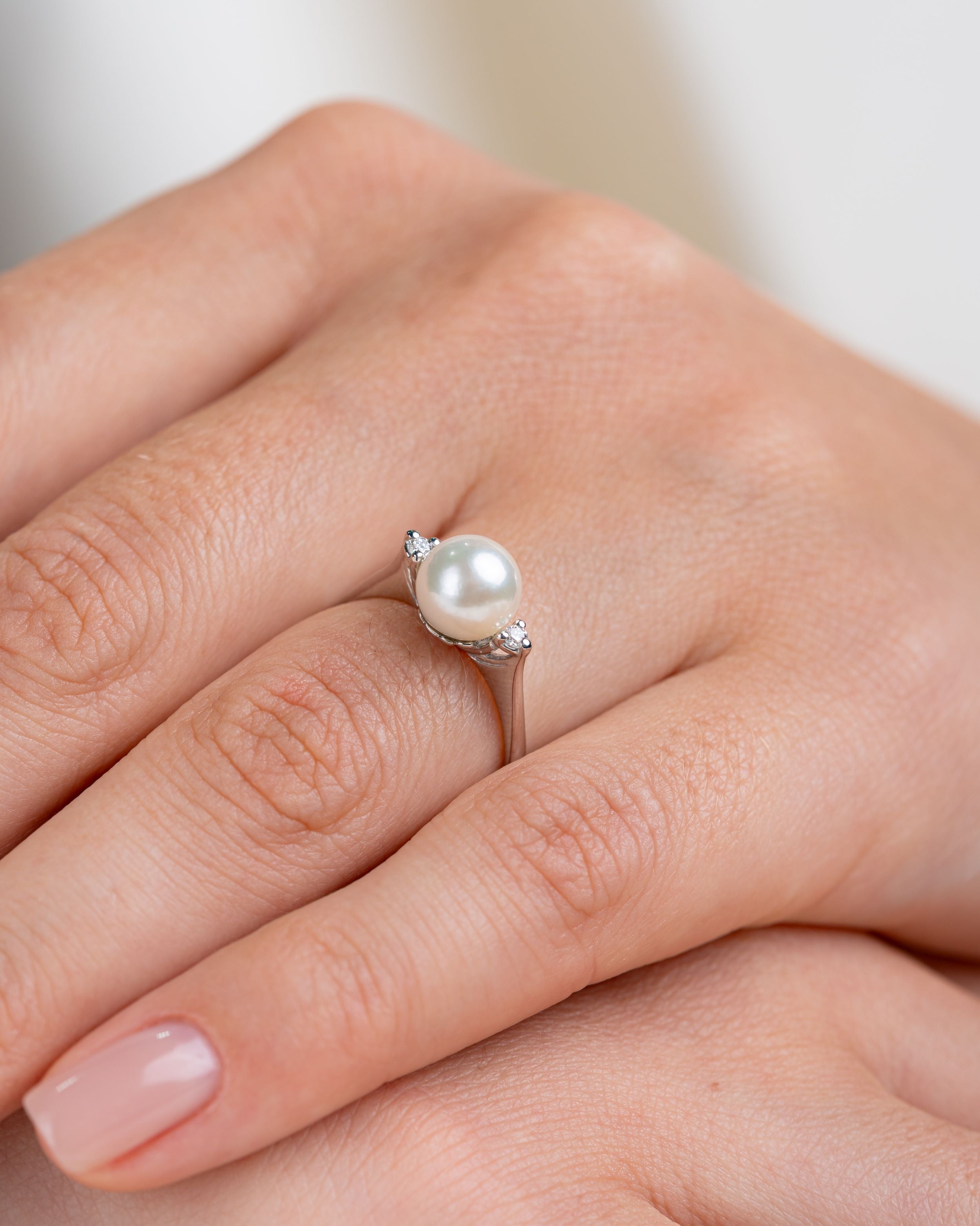 Inel LRSA285SG din aur alb 18k cu perla Akoya si diamante naturale 0.06ct
