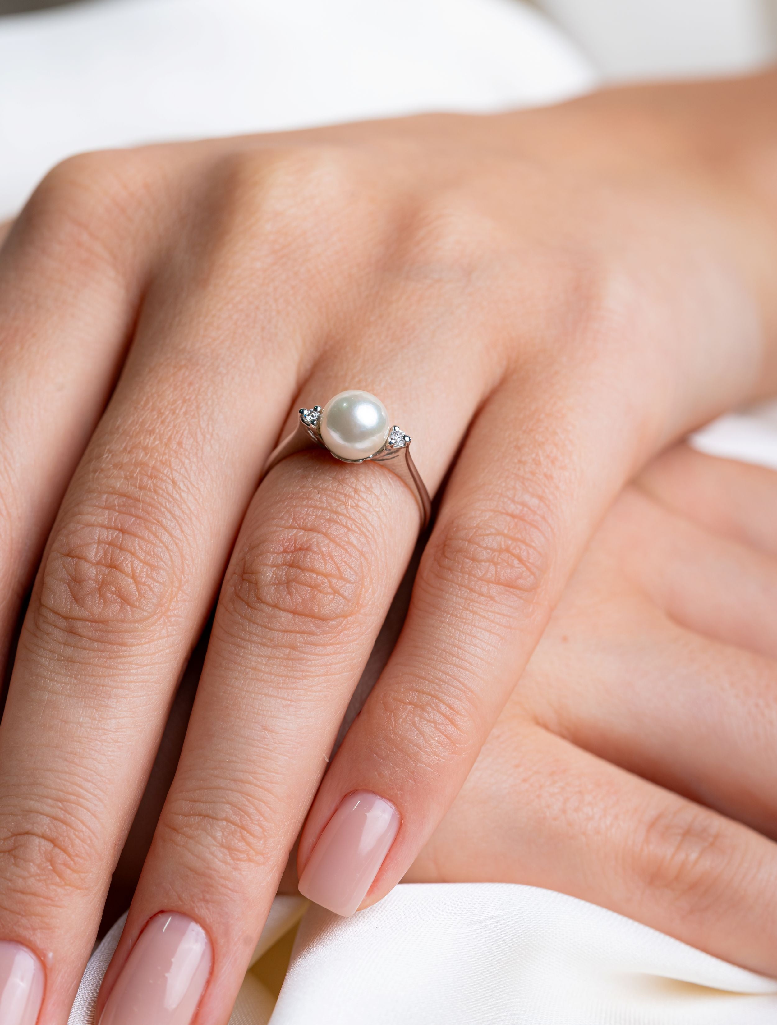 Inel LRSA285SG din aur alb 18k cu perla Akoya si diamante naturale 0.06ct