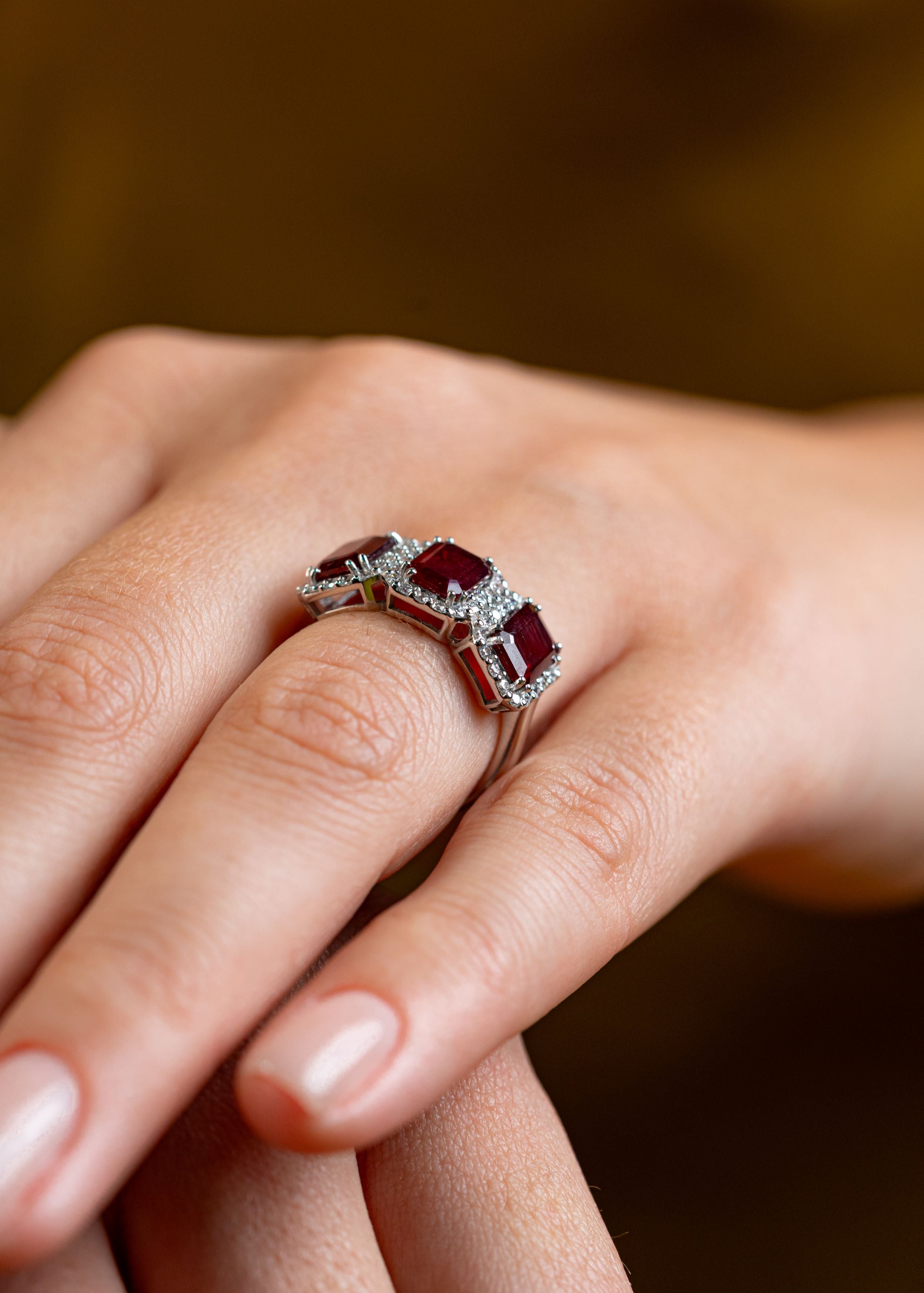 Inel din aur alb 18k cu rubine 3,37ct si diamante naturale 0.51ct