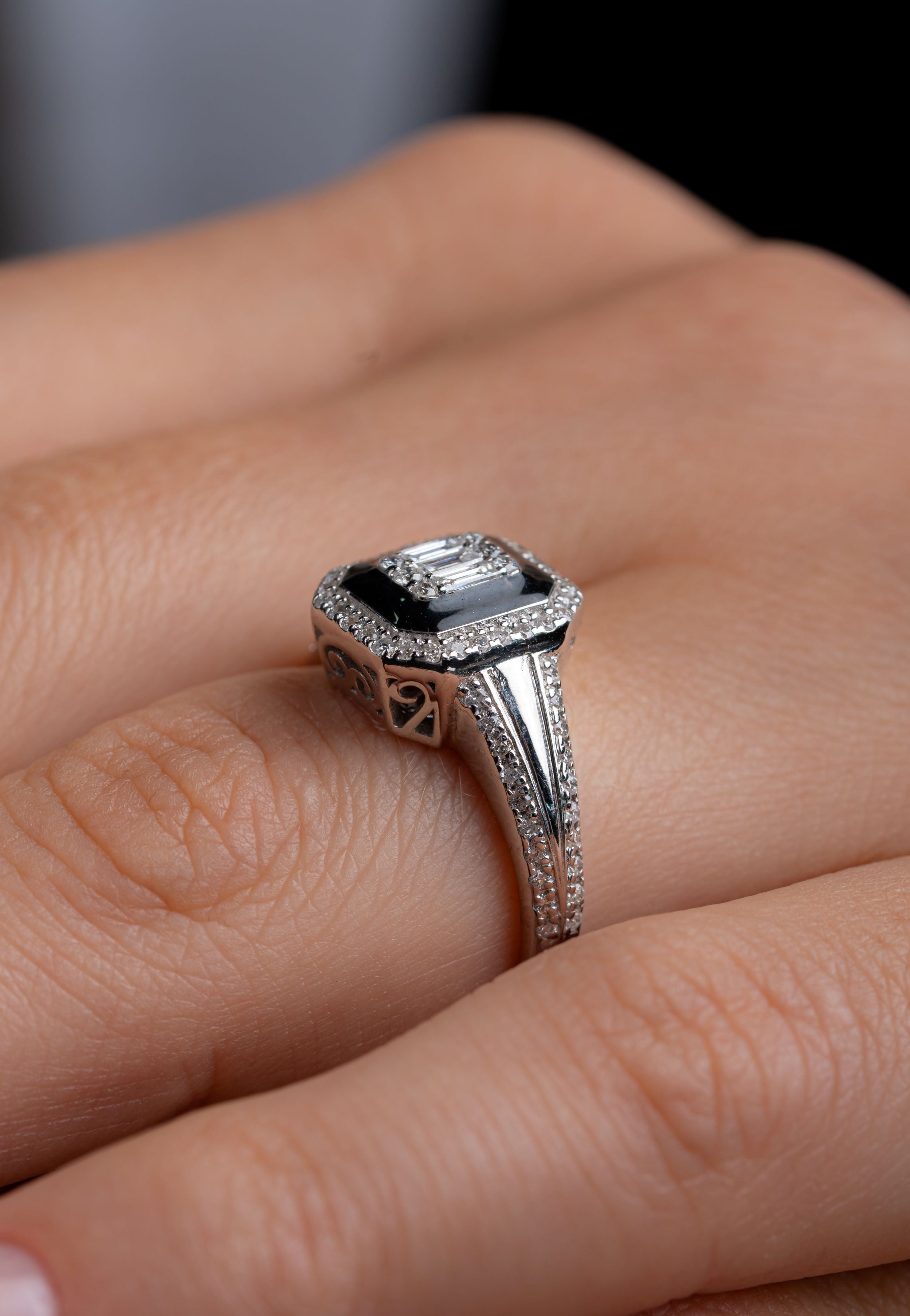 Inel Dublu Ring Md18776 din Aur Alb 14K cu Email Negru Si Diamante Naturale