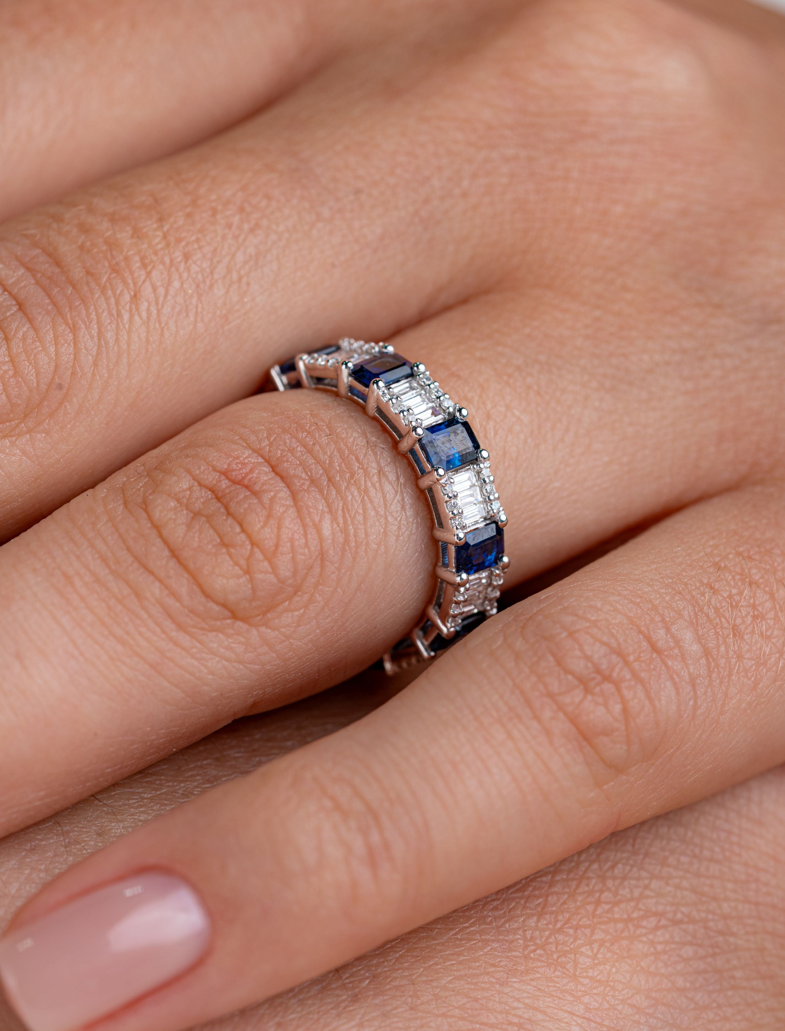 Inel eternity R002025 aur alb 18k cu safire 2.38ct si diamante naturale 0.48ct