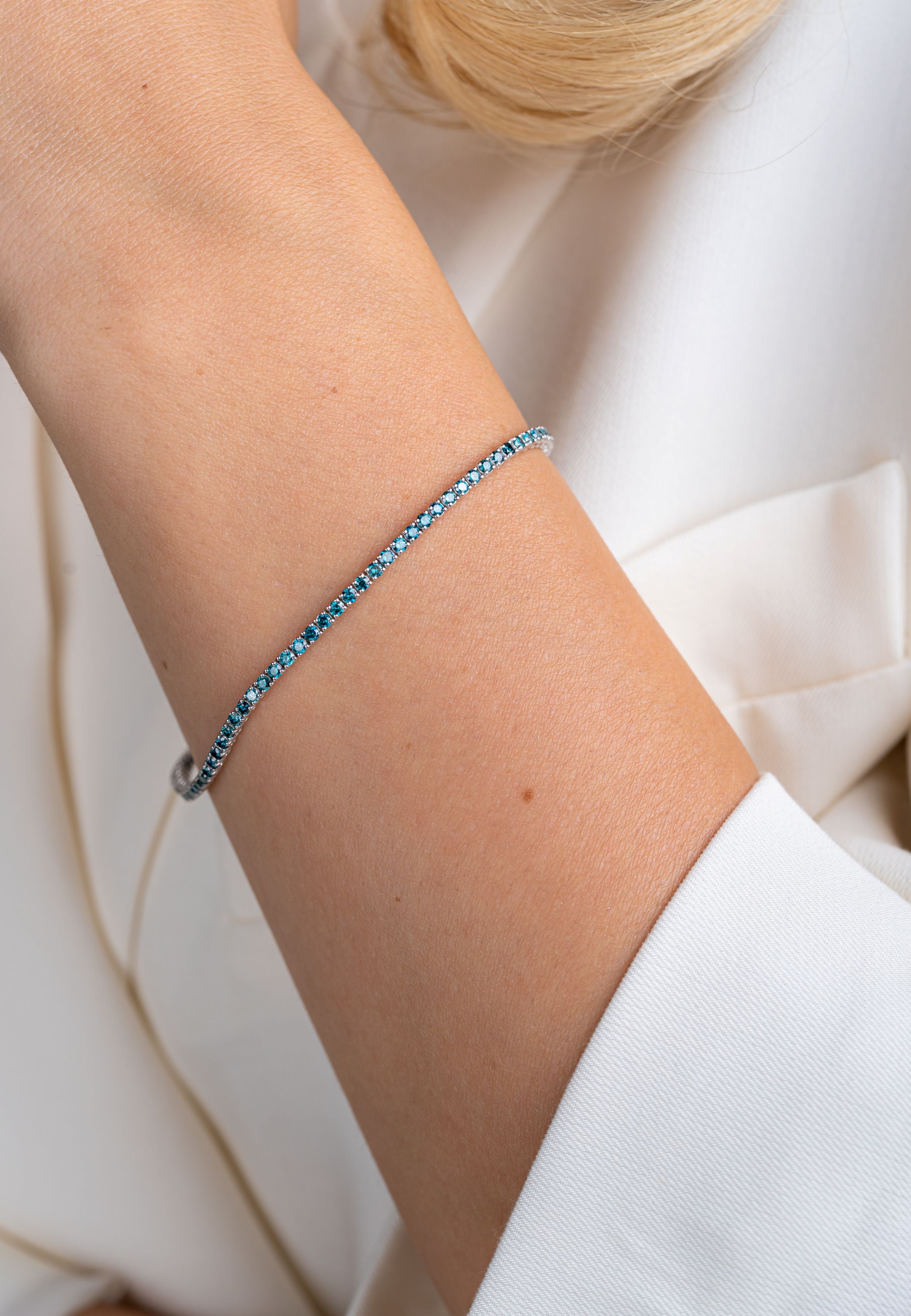 Bratara LRB088 din aur alb 18k cu diamante naturale albastre 1.80ct