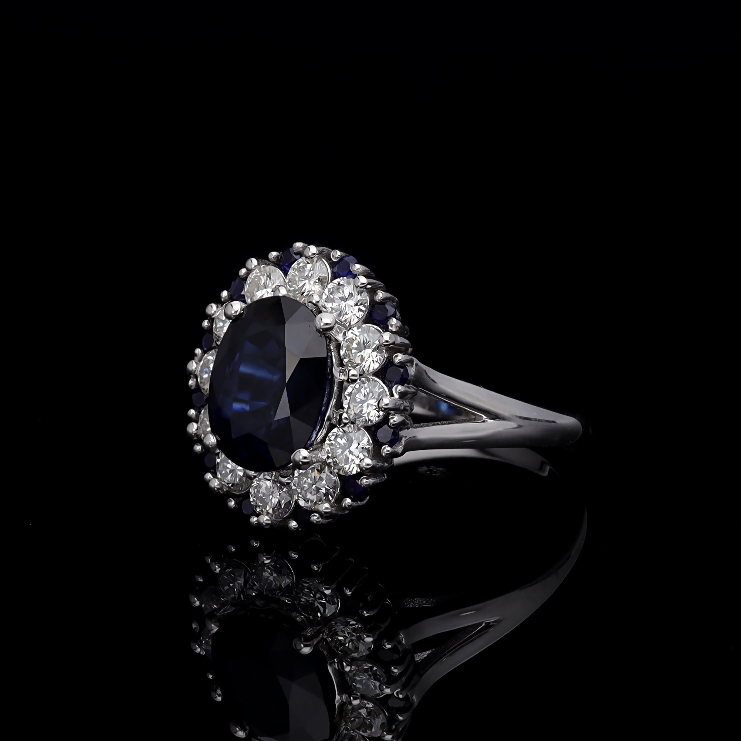 Inel LRSR504 aur alb 18k cu safir oval 2.31ct si diamante naturale 0.73ct