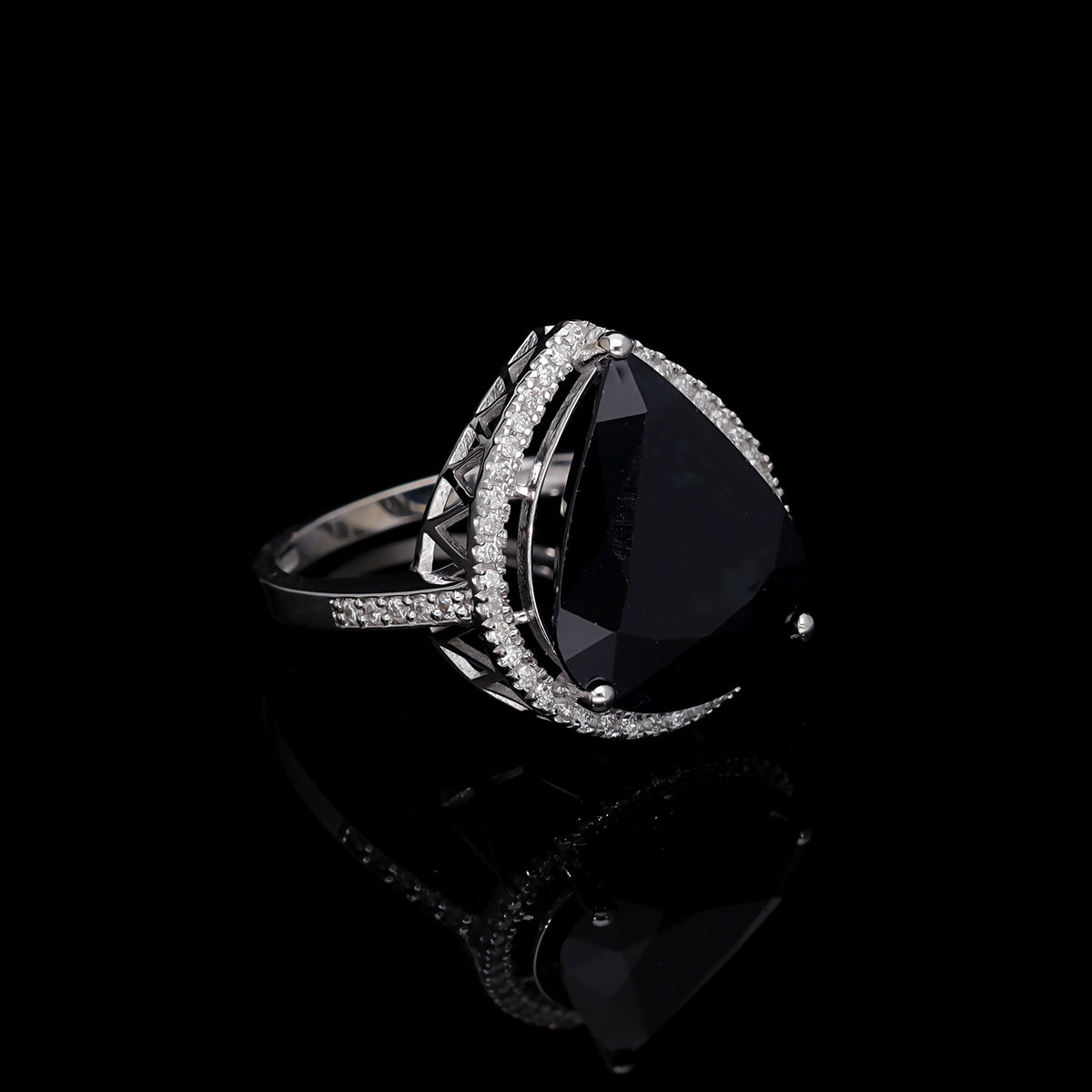 Inel LRSR518-SP din aur alb 18k cu safir 9.76ct si diamante naturale 0.22ct
