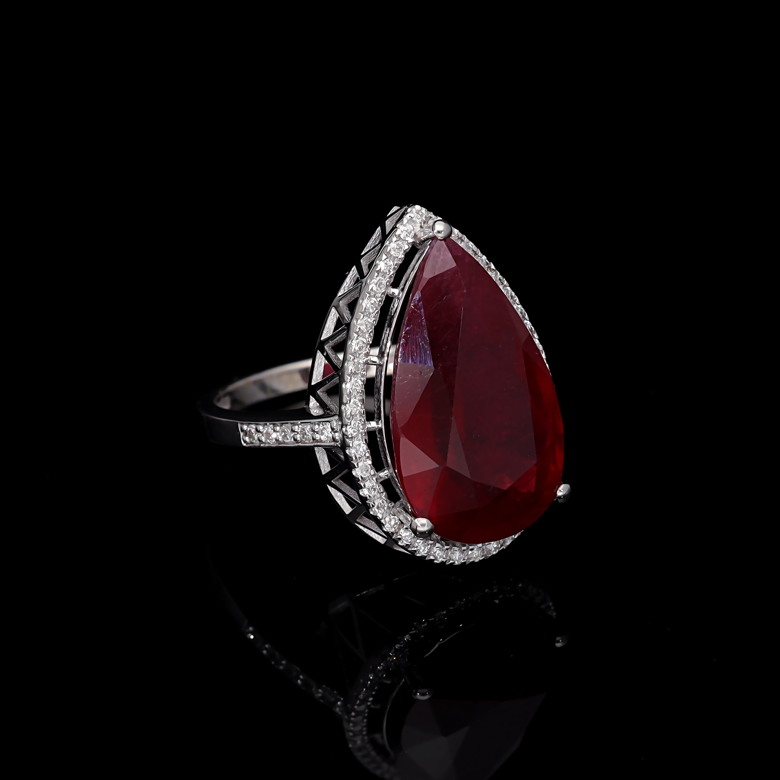 Inel LRSR518 aur alb 18k cu rubin 11.16ct si diamante naturale 0.22ct