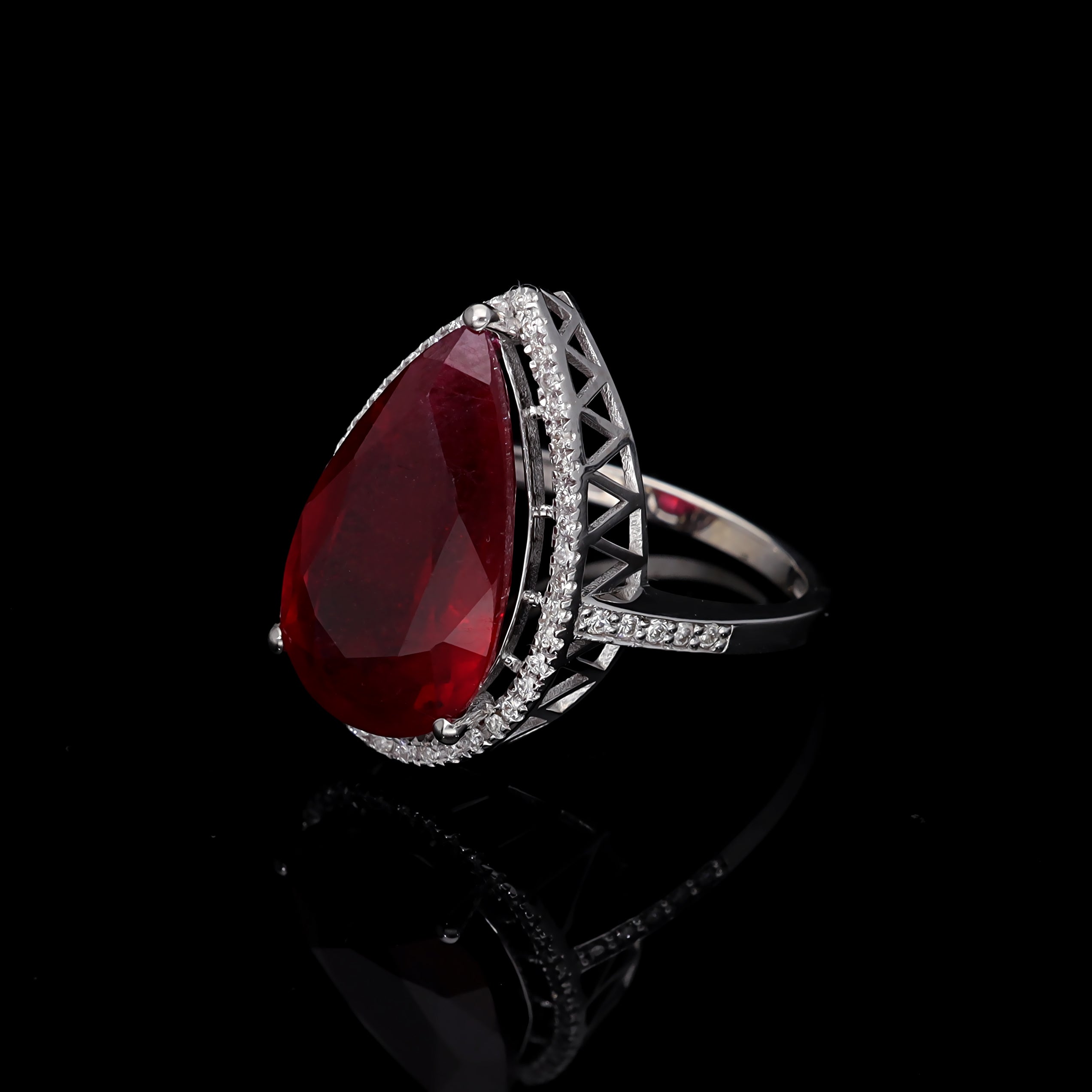 Inel LRSR518 aur alb 18k cu rubin 11.16ct si diamante naturale 0.22ct