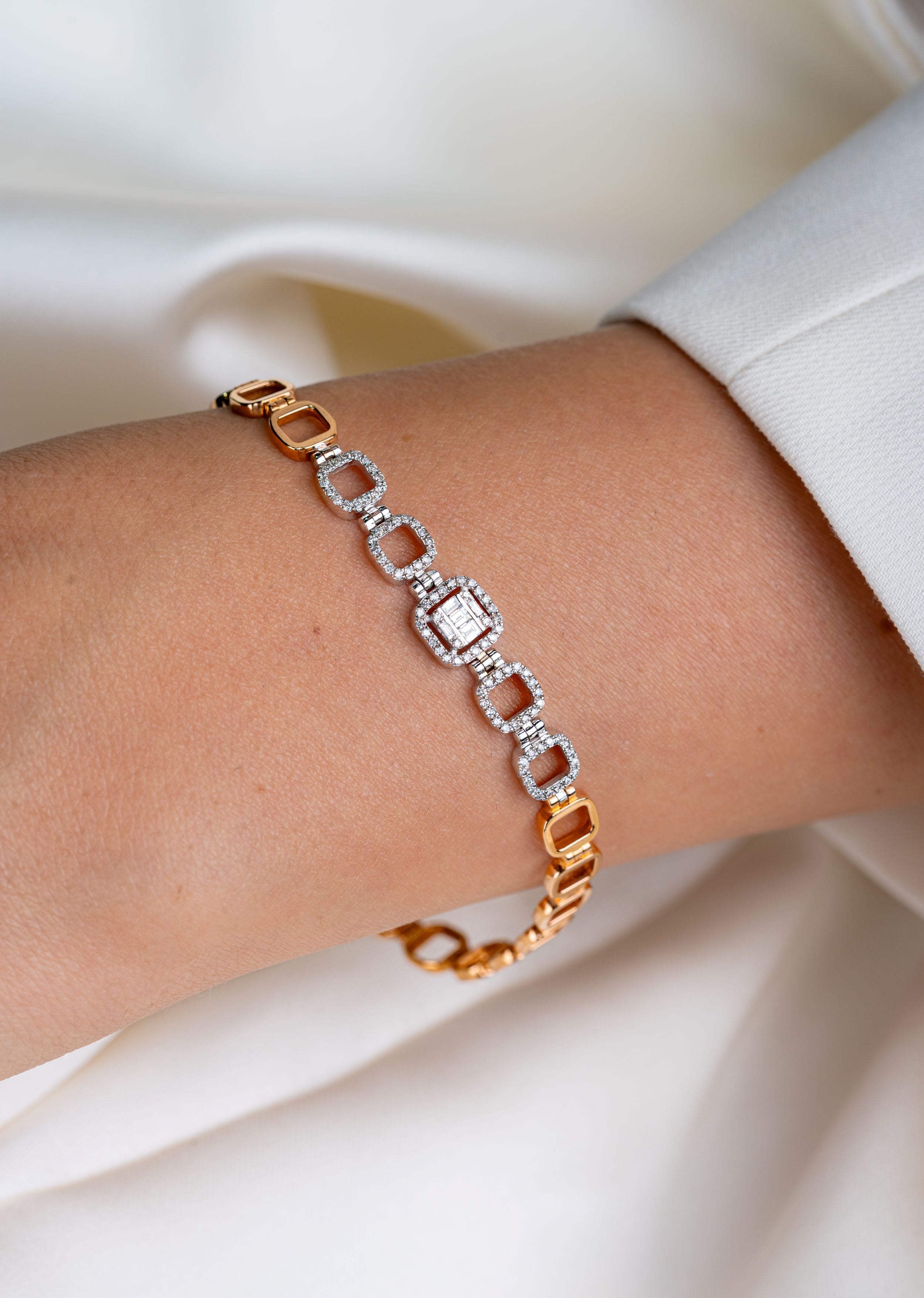 Bratara MD35062 aur alb si roz 14k cu diamante naturale baguette 0.08ct si rotunde 0.30ct