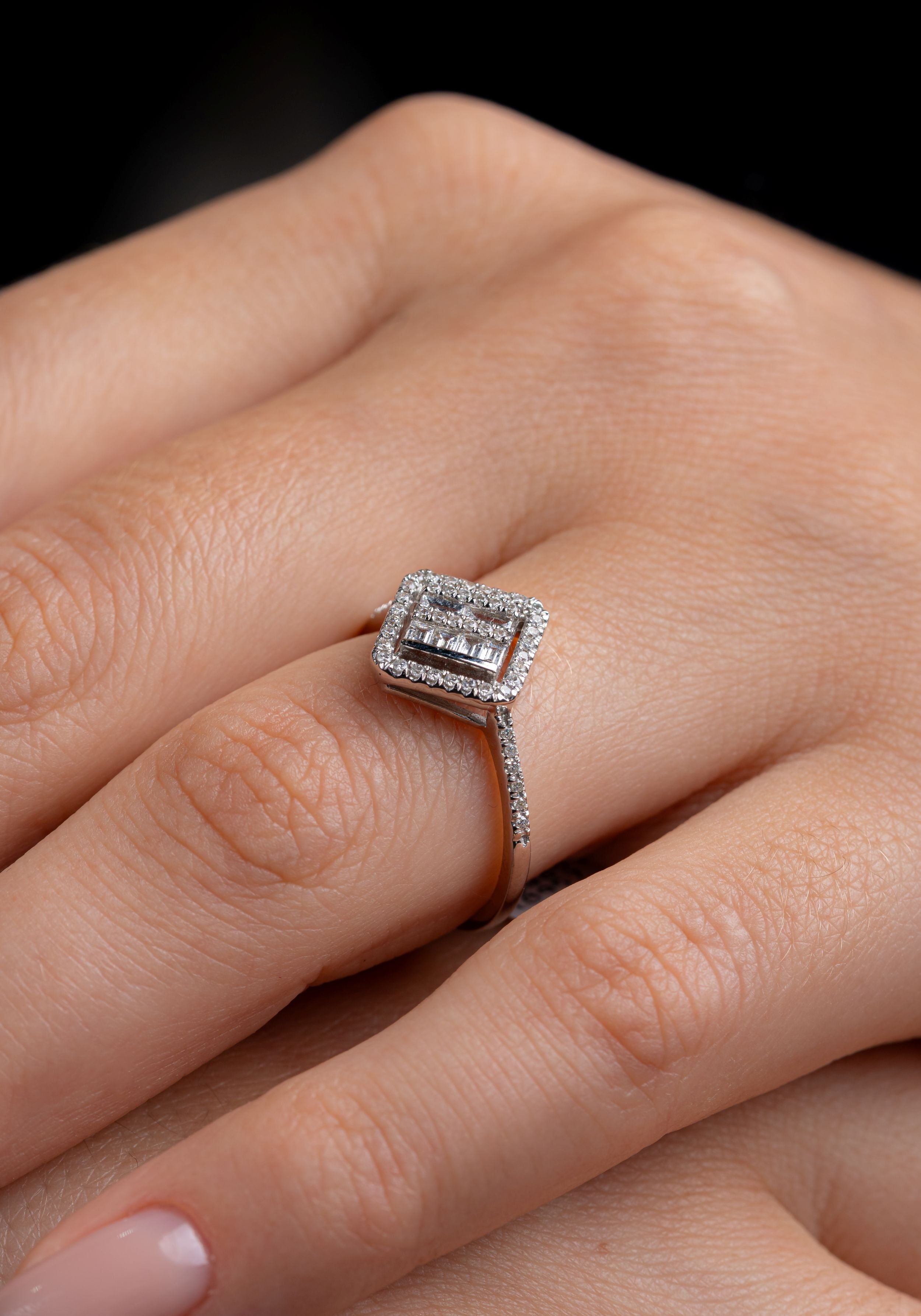 Inel MD48530 aur alb 18k cu diamante naturale baguette 0.16ct si rotunde 0.17ct