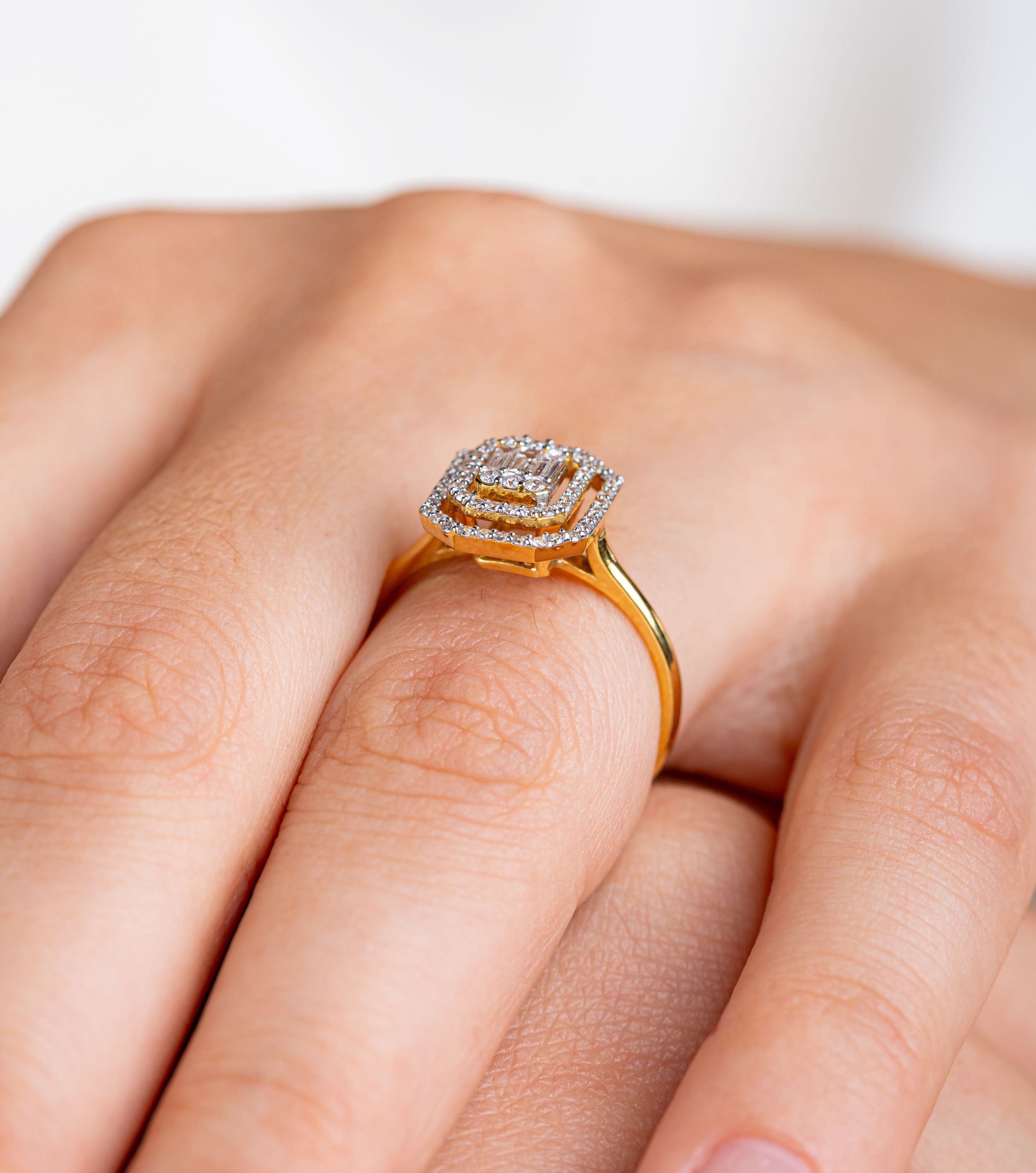 Inel MD59421 aur galben 18k cu diamante naturale baguette 0.11ct si rotunde 0.30ct