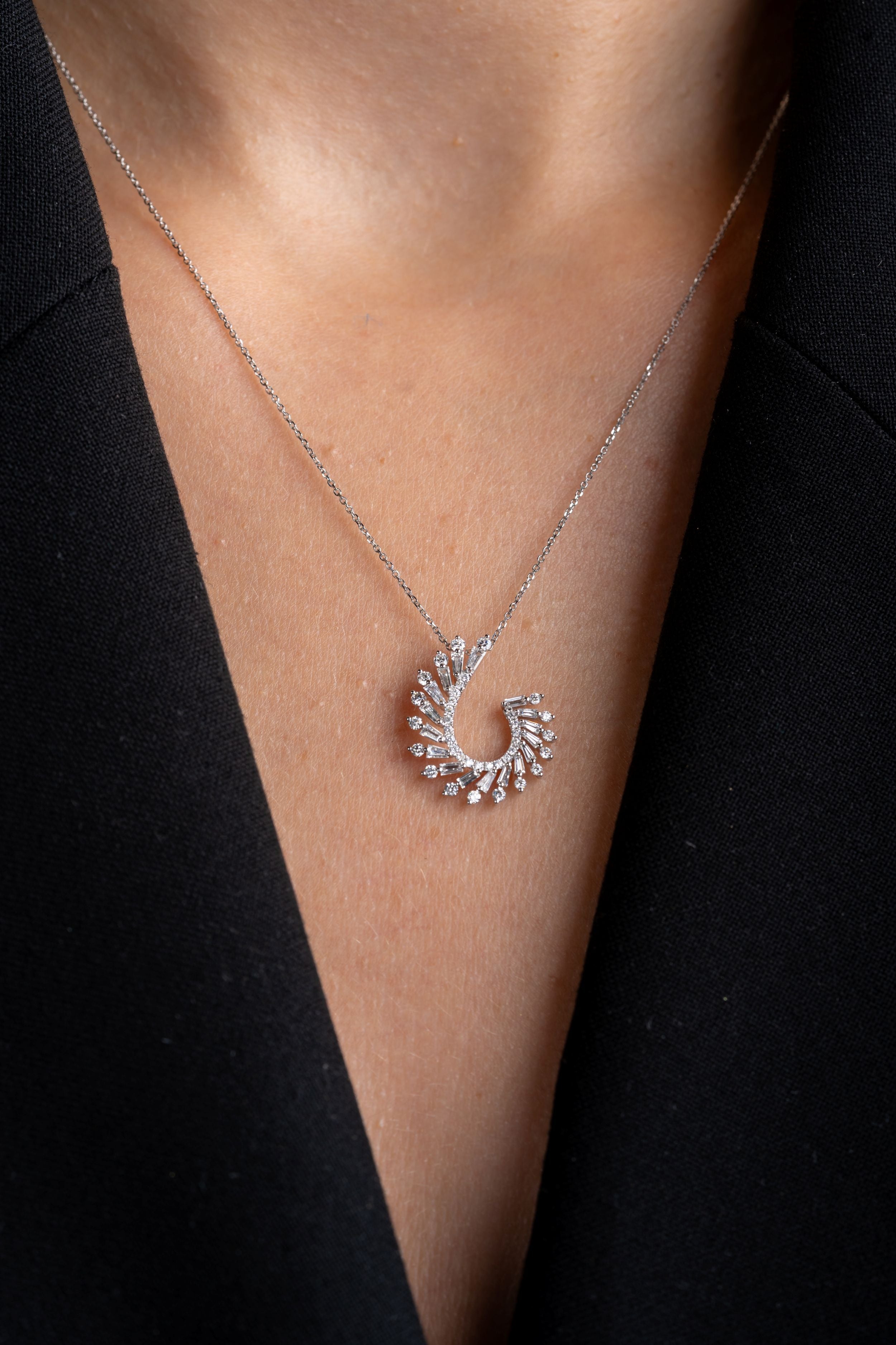 Colier N10983AW din aur alb 14k cu diamante naturale rotunde 0.30ct si baguette 0.31ct