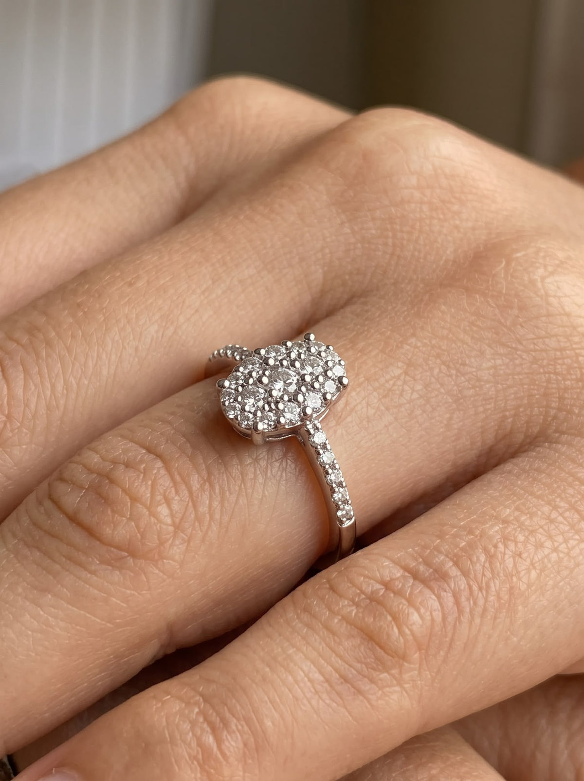 INEL DE LOGODNA R003552 DIN AUR ALB 14K FORMA OVALA CU DIAMANTE NATURALE