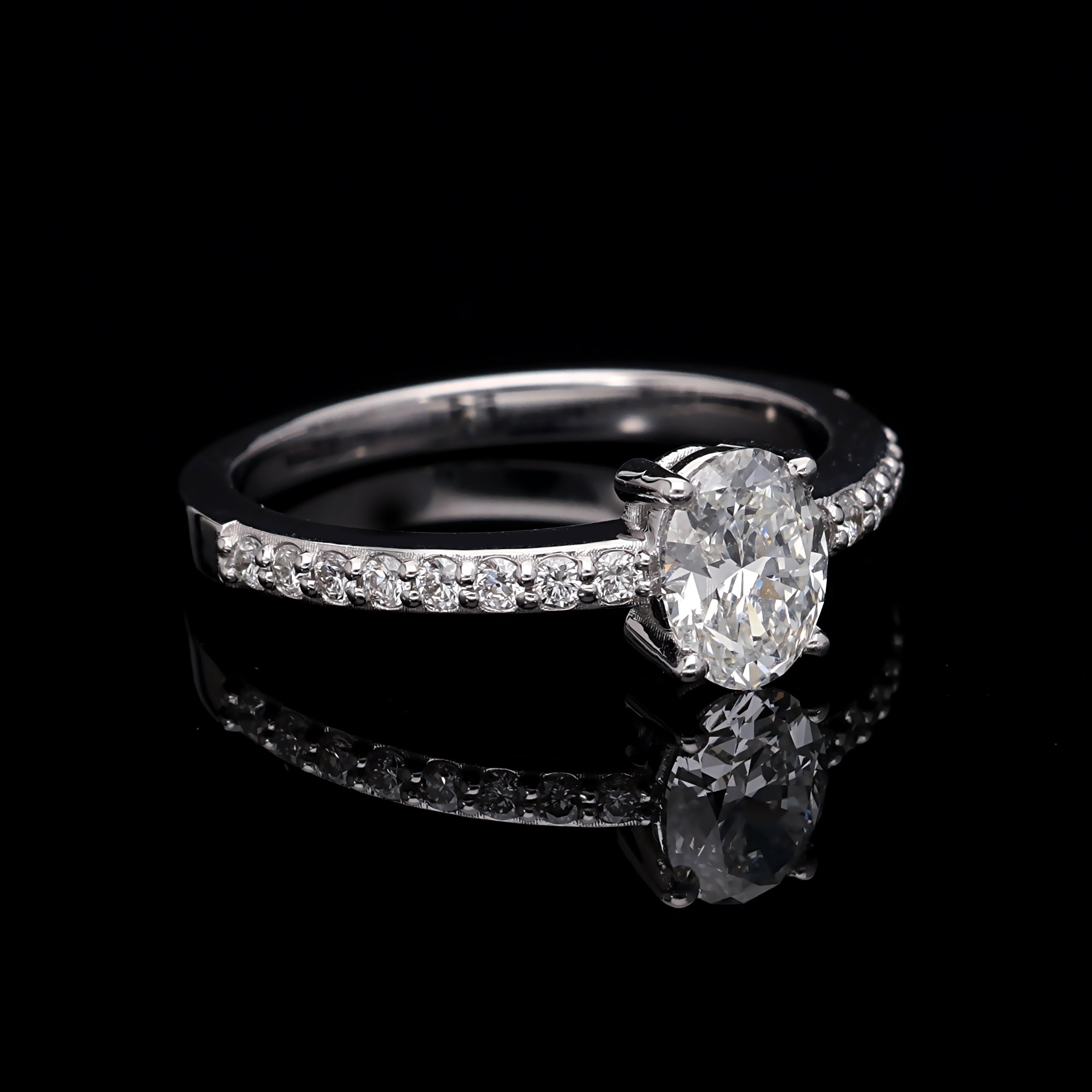 Inel de Logodna LRY007 din Aur Alb 18K cu Diamant OVAL CUT - Bijuterii LA ROSA