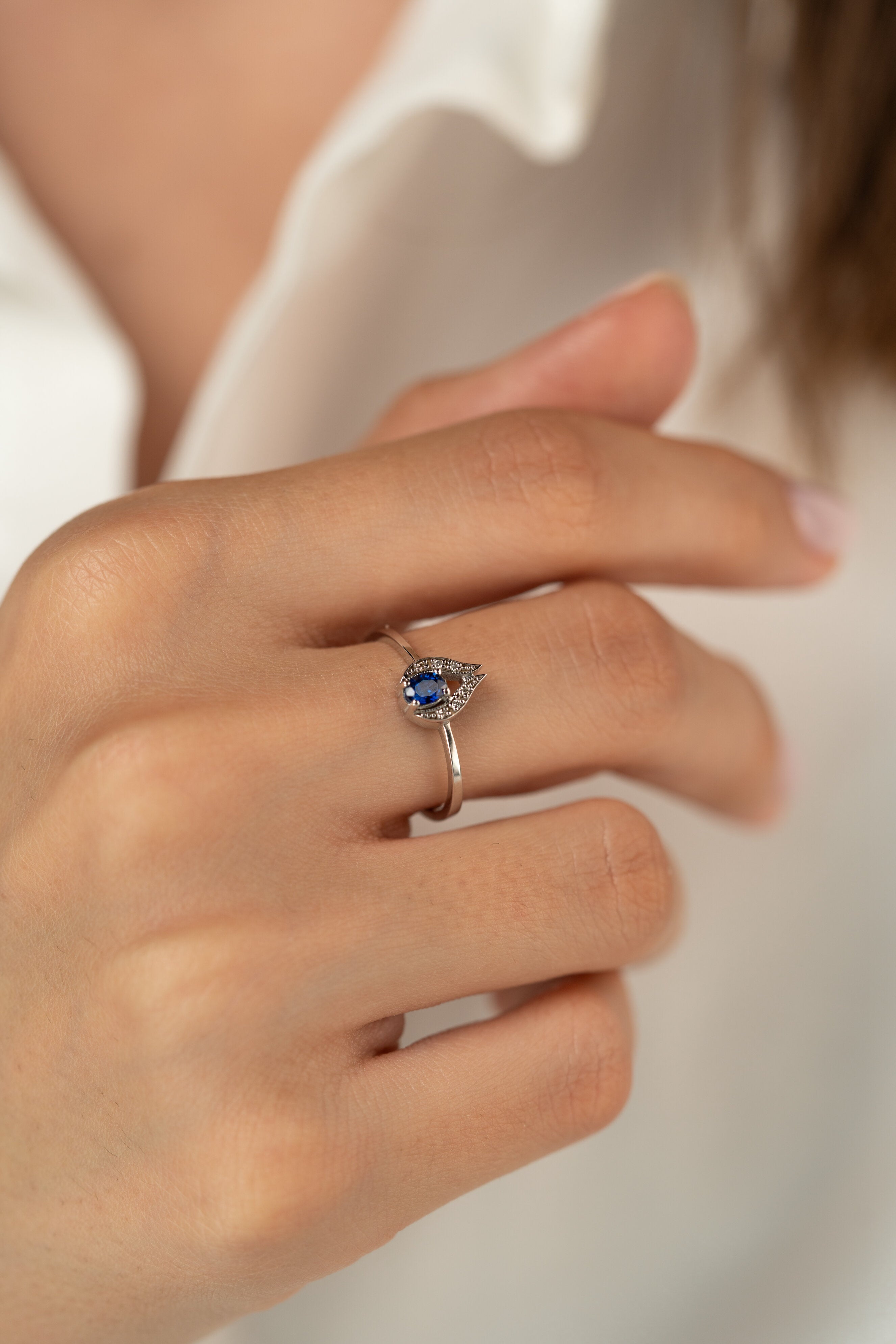 Inel LRSTA263 din aur alb 14k cu safir si diamante - Bijuterii LA ROSA