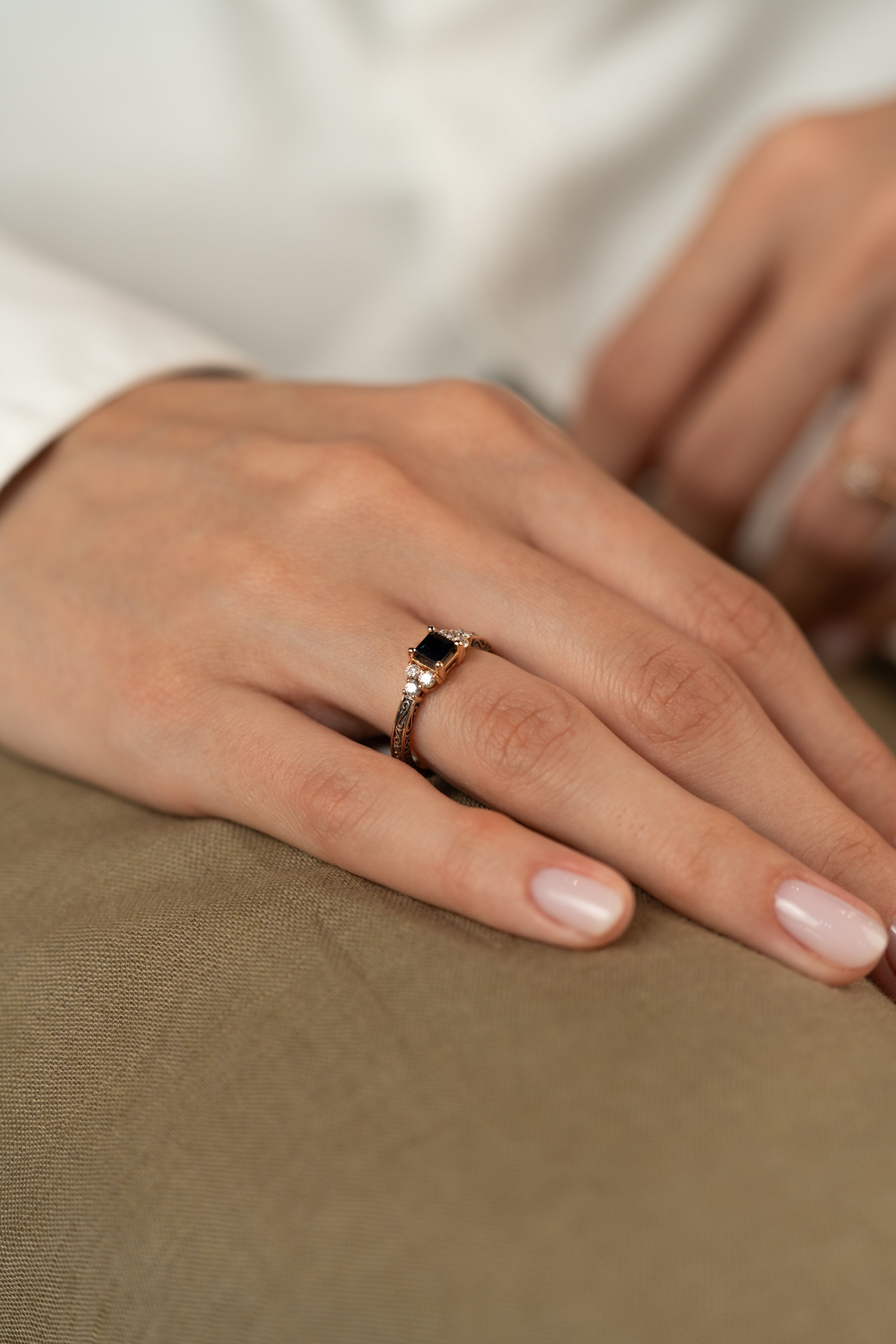 Inel Charlotte din aur roz cu safir si diamante - Bijuterii LA ROSA