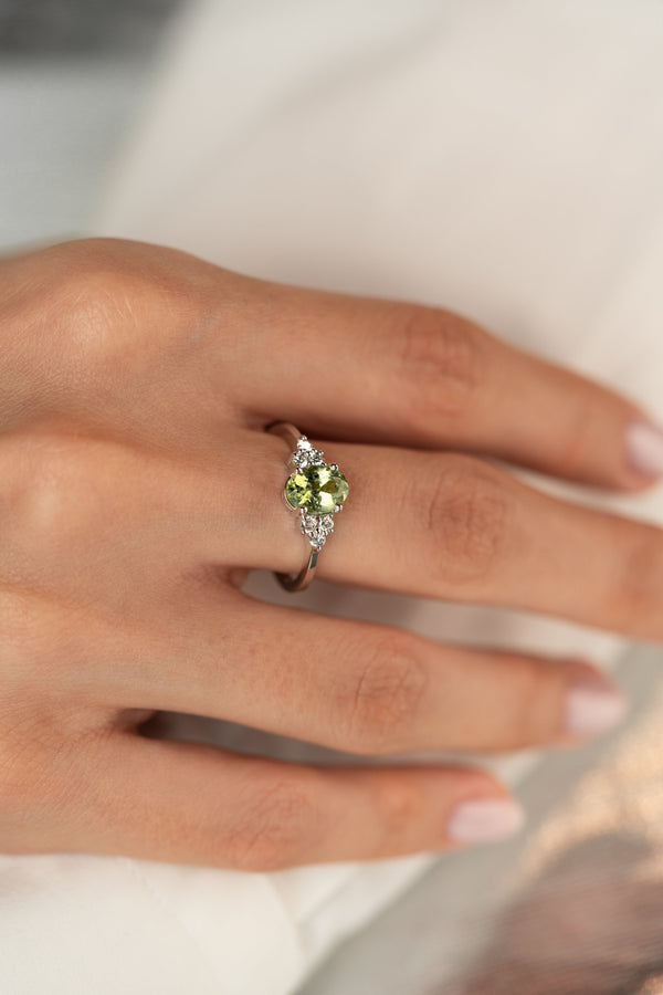 Inel LDRA1578 din aur alb 14k cu diamante si peridot - Bijuterii LA ROSA