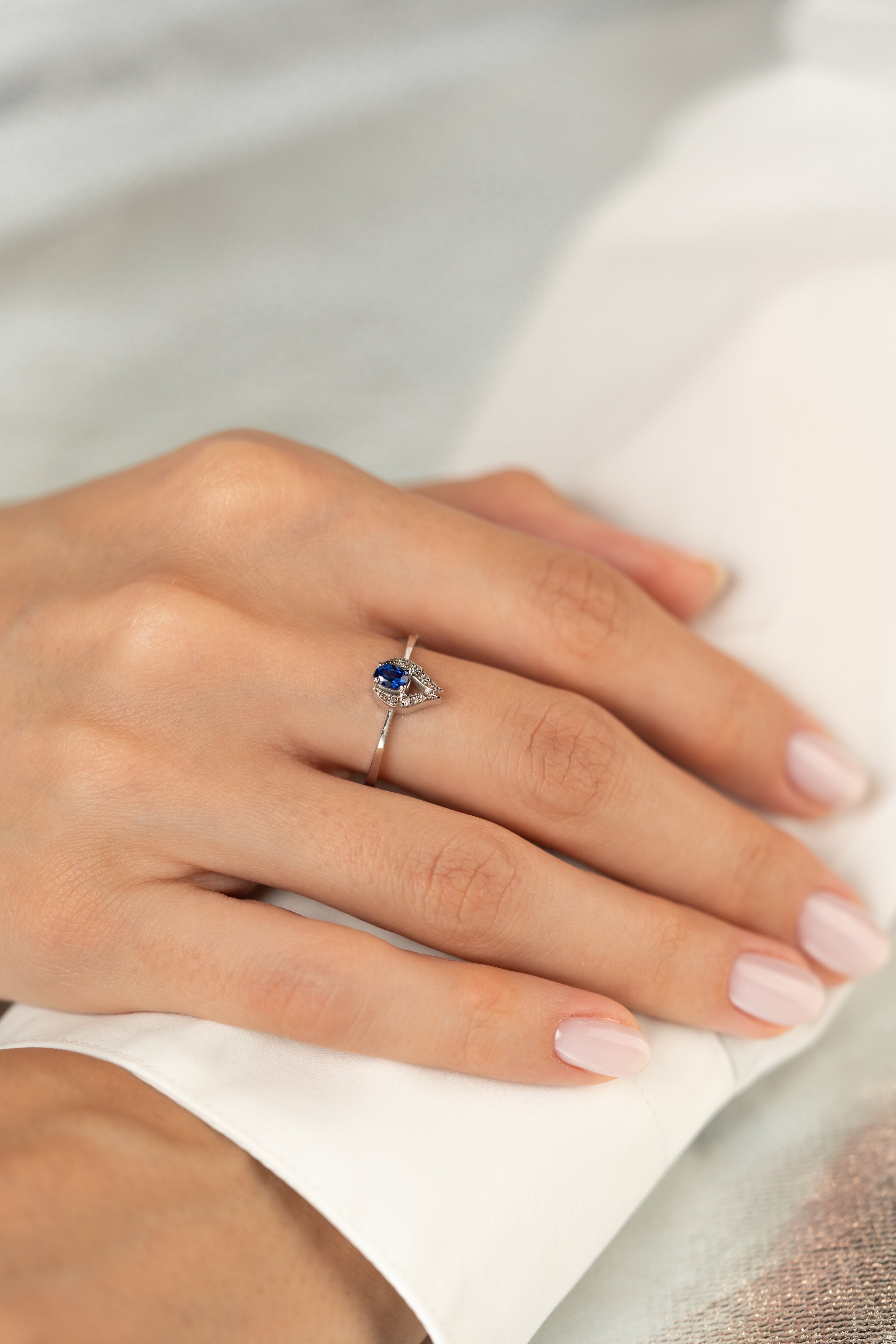Inel LRSTA263 din aur alb 14k cu safir si diamante - Bijuterii LA ROSA