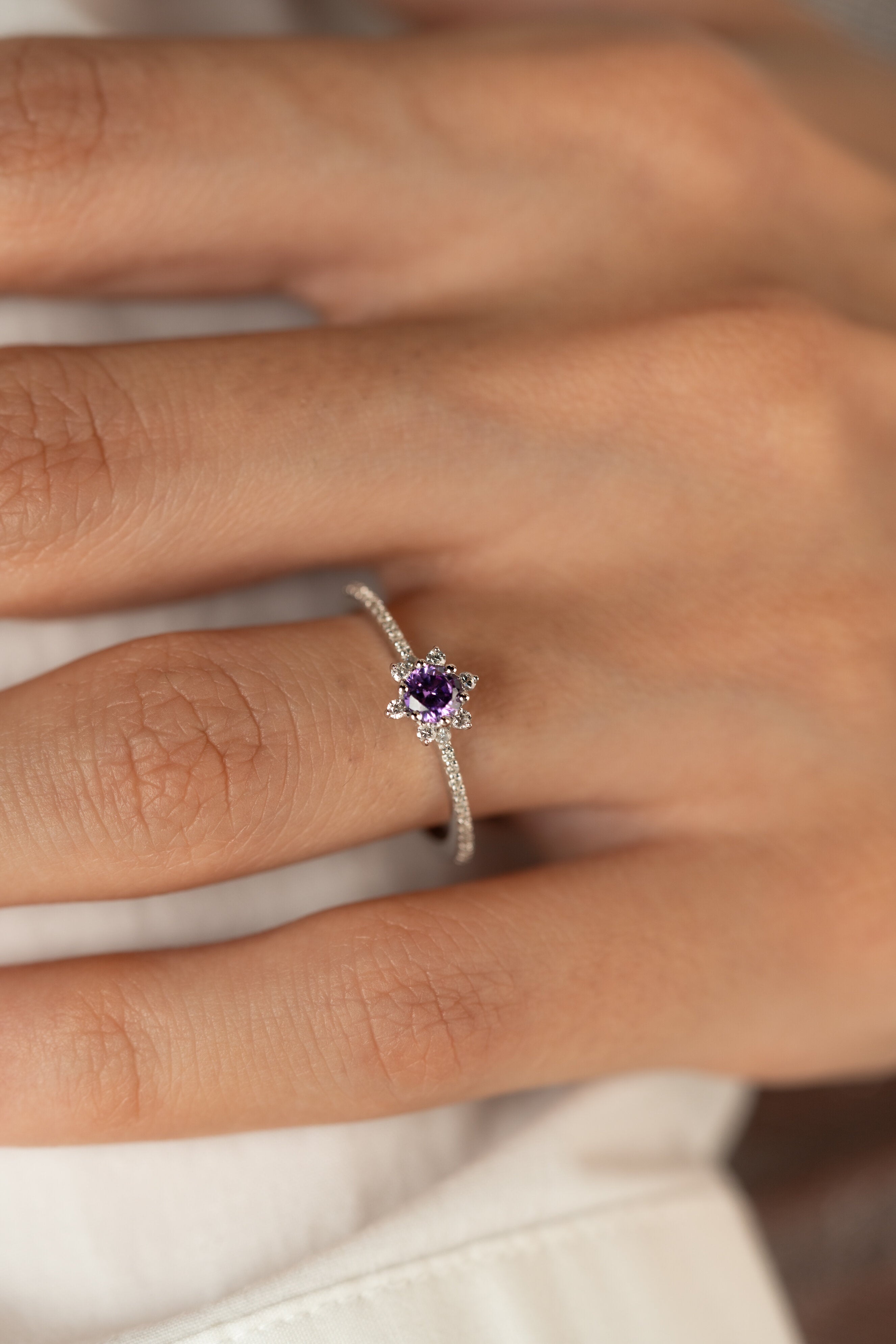Inel R004628 din aur alb 14k cu ametist si diamante - Bijuterii LA ROSA