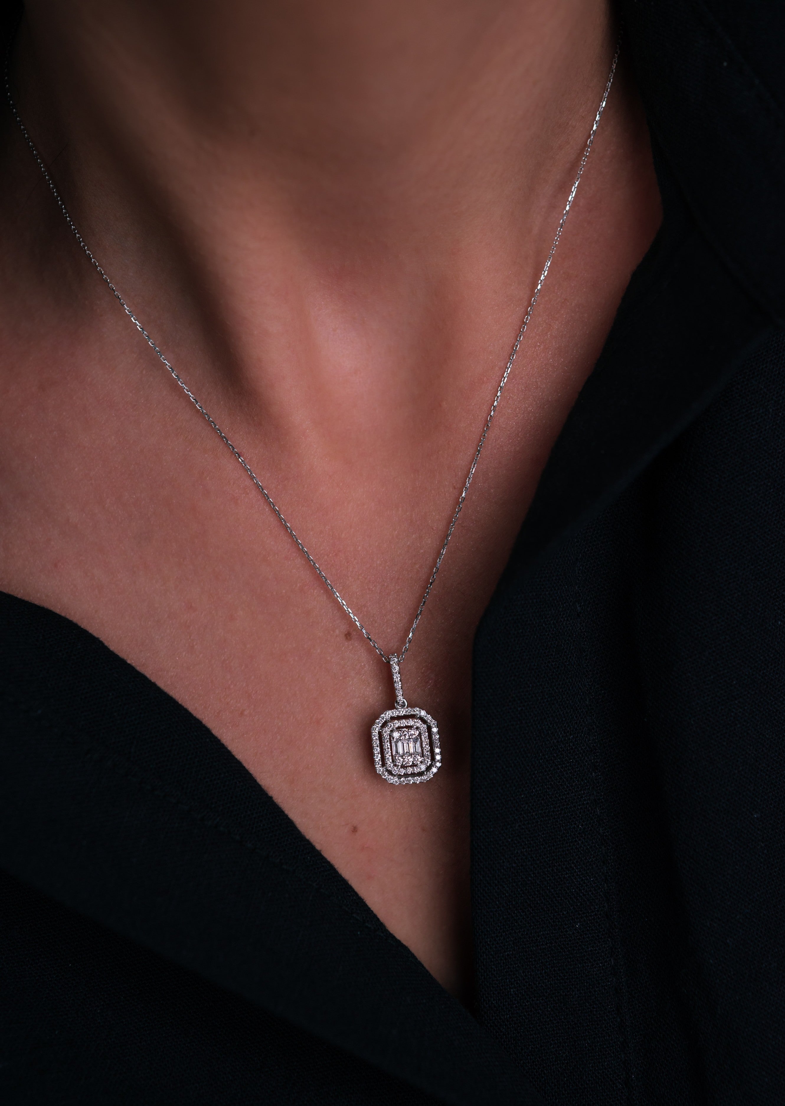 COLIER N000711 DIN AUR ALB 14K FORMA PATRATA CU DIAMANTE BAGHETE - Bijuterii LA ROSA - Verighete si Inele de Logodna, bijuterii cu diamante