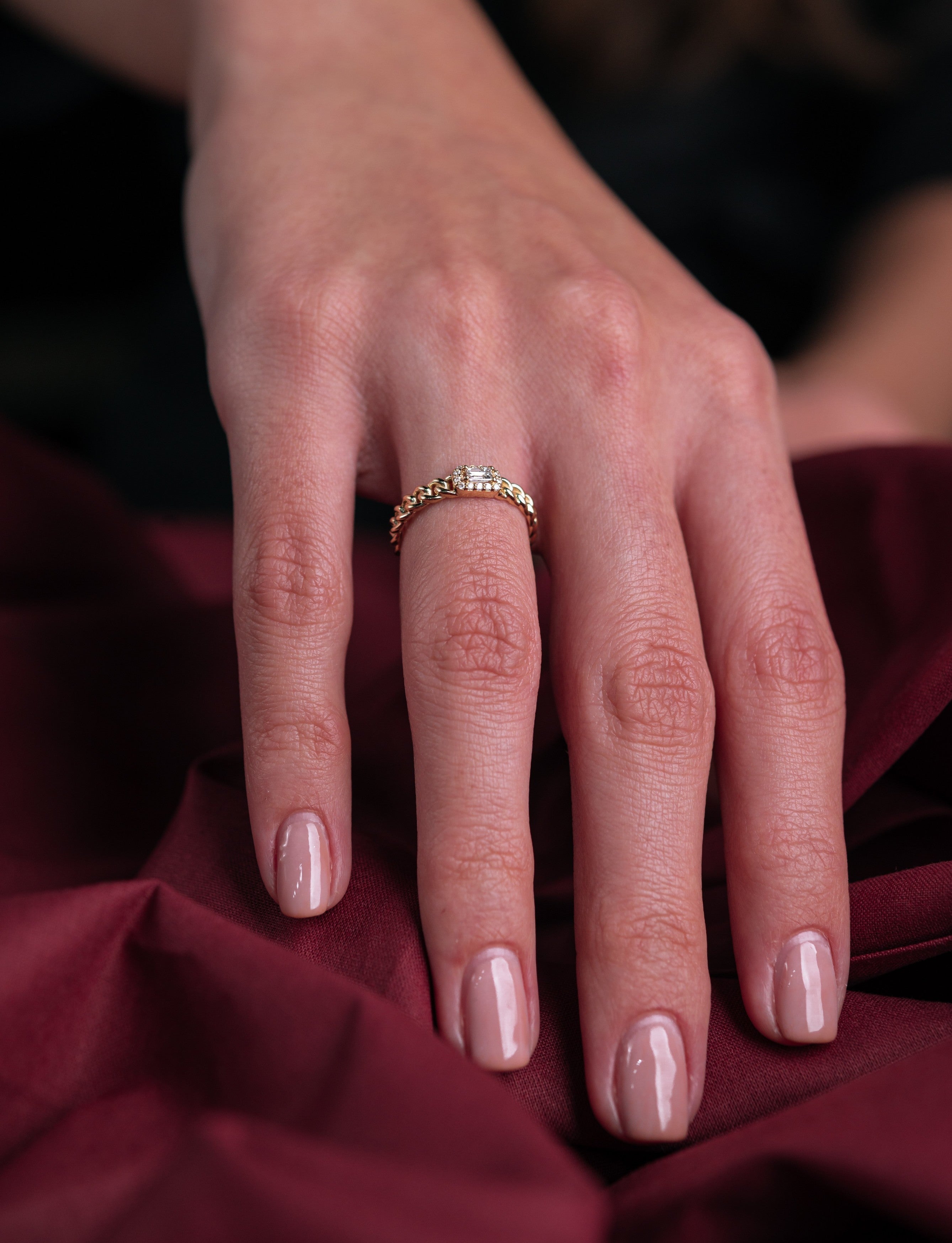 INEL R001455 DIN AUR GALBEN 14K FORMA DREPTUNGHIULARA CU DIAMANTE - Bijuterii LA ROSA - Verighete si Inele de Logodna, bijuterii cu diamante