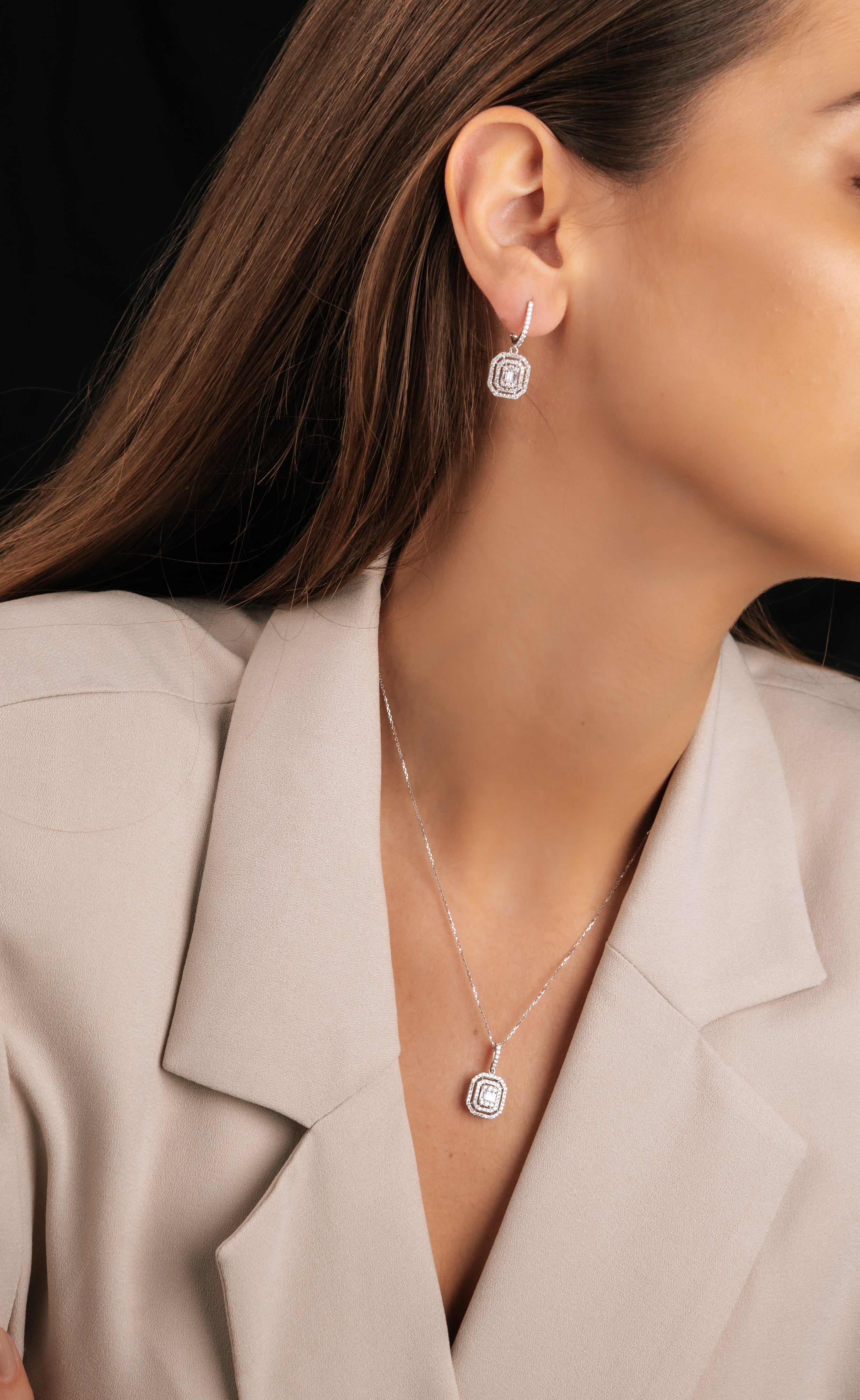 CERCEI E000002 DIN AUR ALB 14K FORMA SEMIPATRAT CU DIAMANTE - Bijuterii LA ROSA - Verighete si Inele de Logodna, bijuterii cu diamante