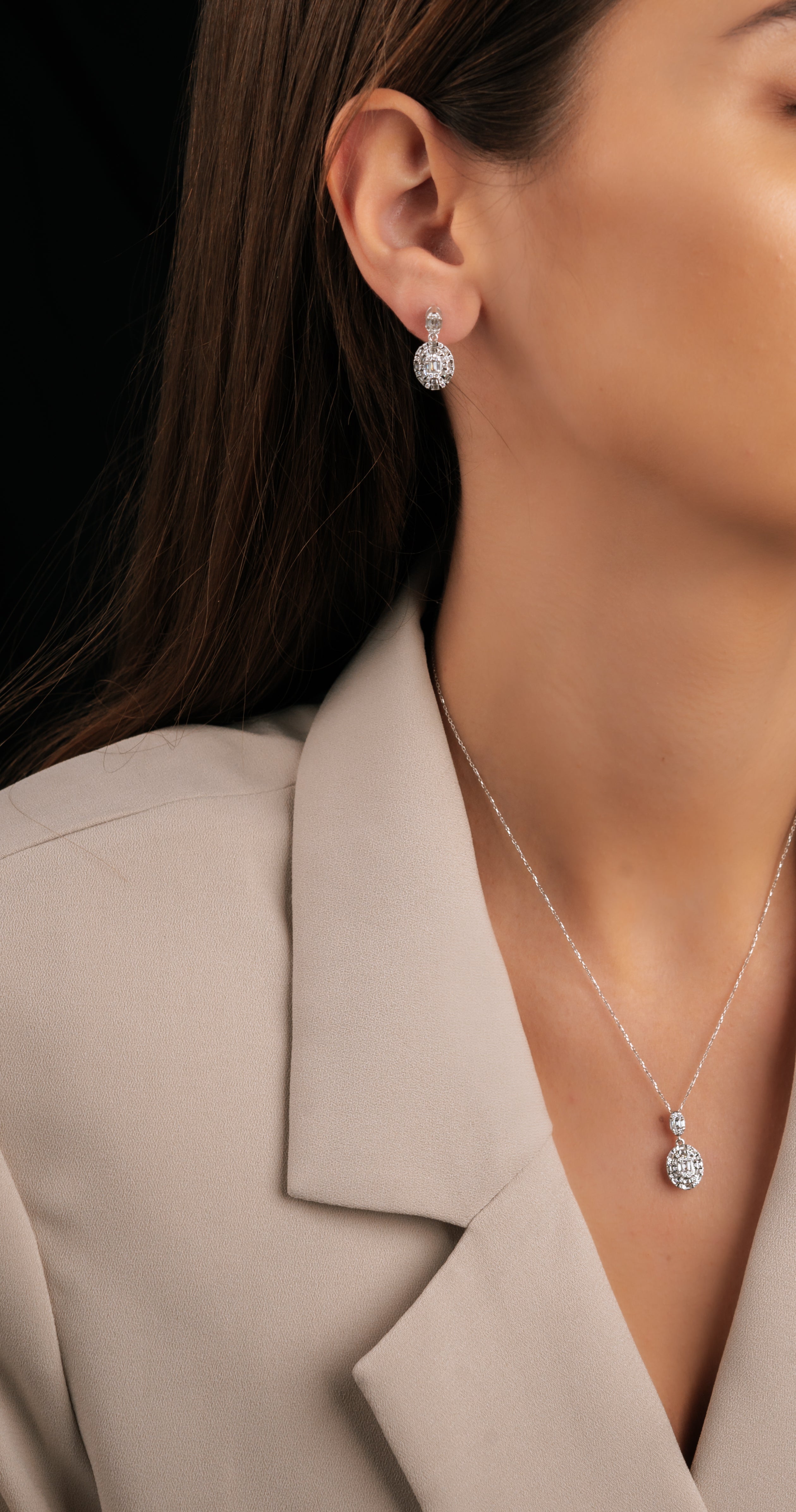 CERCEI E000659 DIN AUR ALB DE 14K FORMA OVALA CU DIAMANTE - Bijuterii LA ROSA - Verighete si Inele de Logodna, bijuterii cu diamante