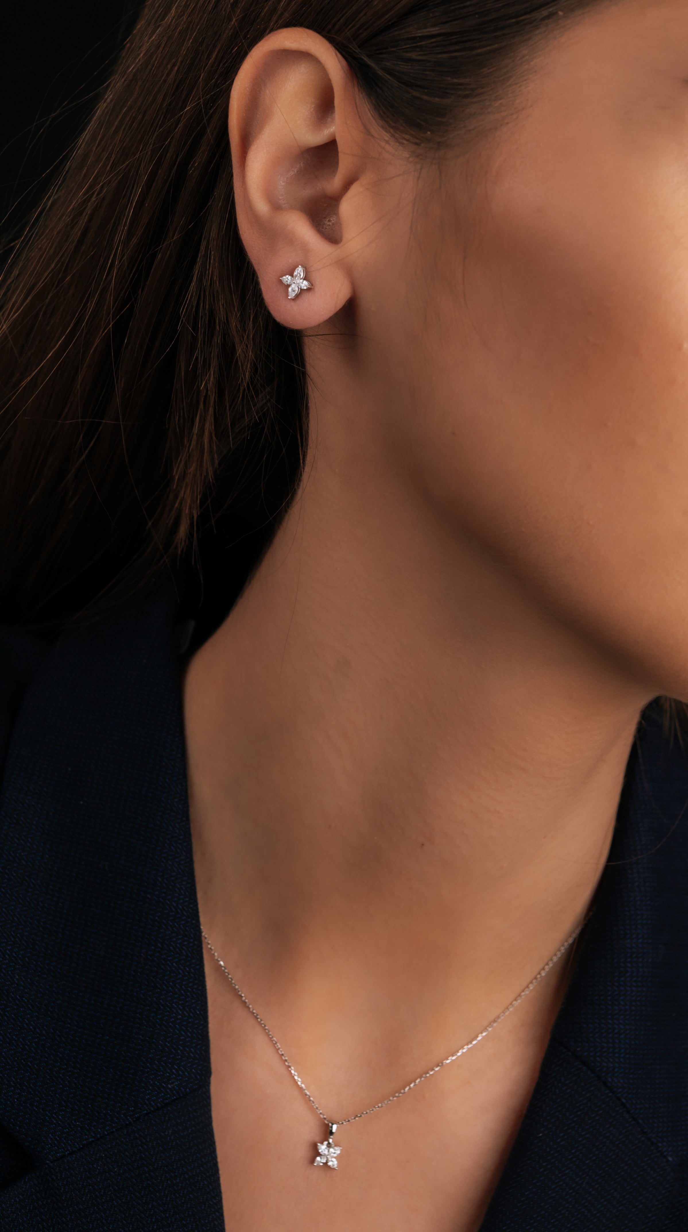 CERCEI E000727 DIN AUR ALB 14K FORMA FLOARE CU DIAMANTE - Bijuterii LA ROSA - Verighete si Inele de Logodna, bijuterii cu diamante
