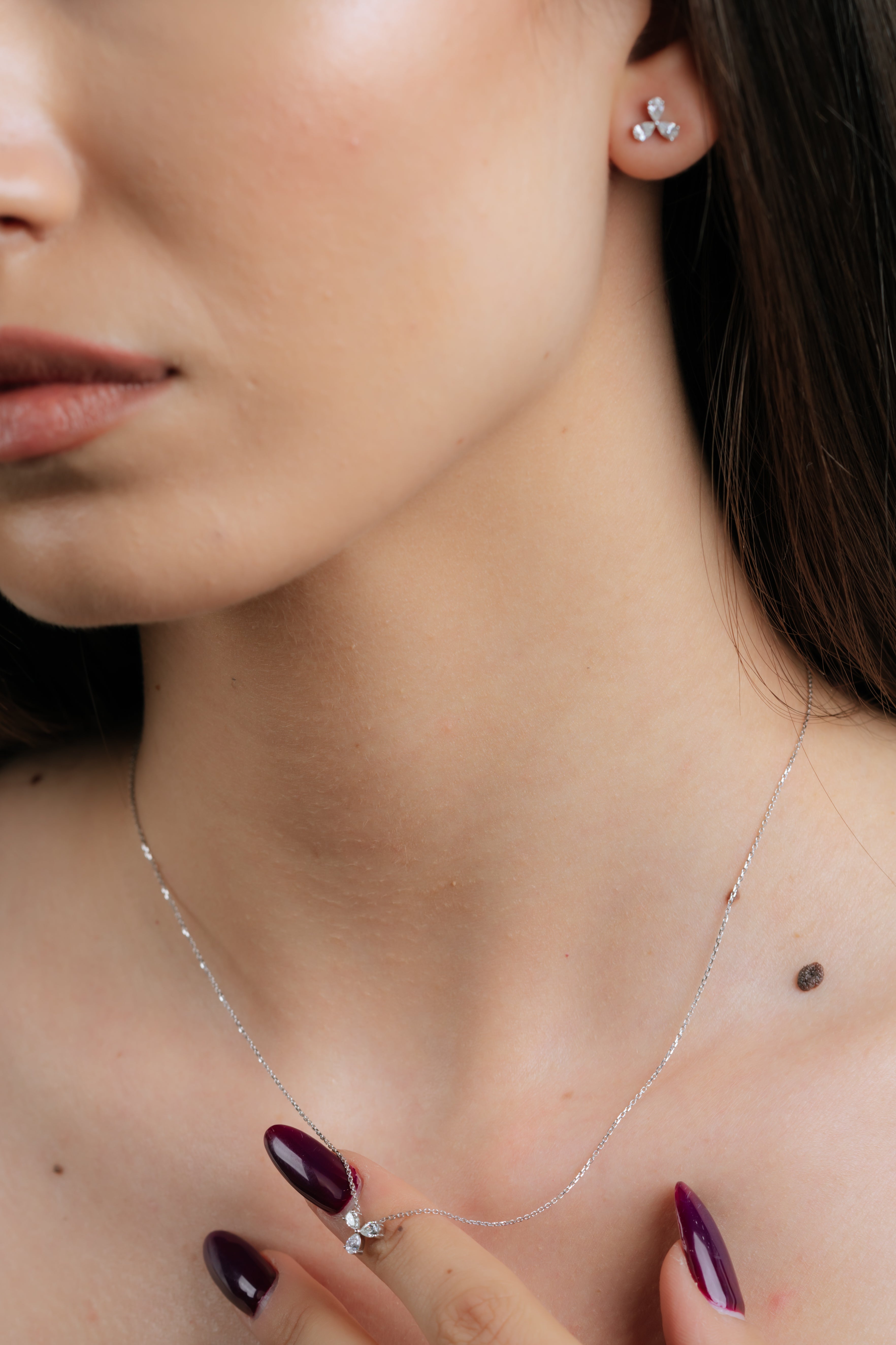 COLIER N001282 DIN AUR ALB 14K FORMA TRIFOI CU DIAMANTE - Bijuterii LA ROSA