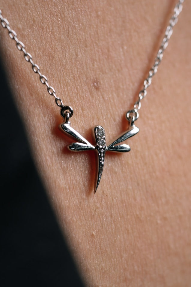 Colier LDN0010 din aur alb 18k forma libelula cu diamante - Bijuterii LA ROSA