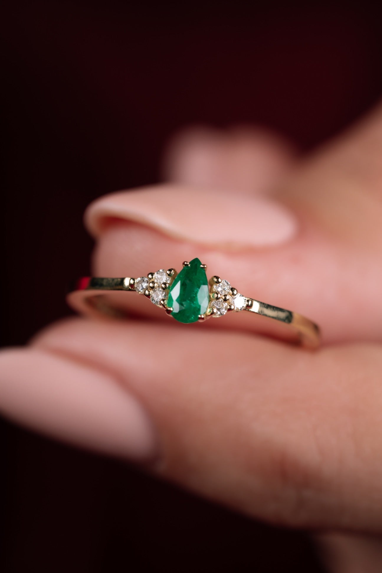 Inel R000461 din aur galben 14k cu diamante si smarald forma para - Bijuterii LA ROSA
