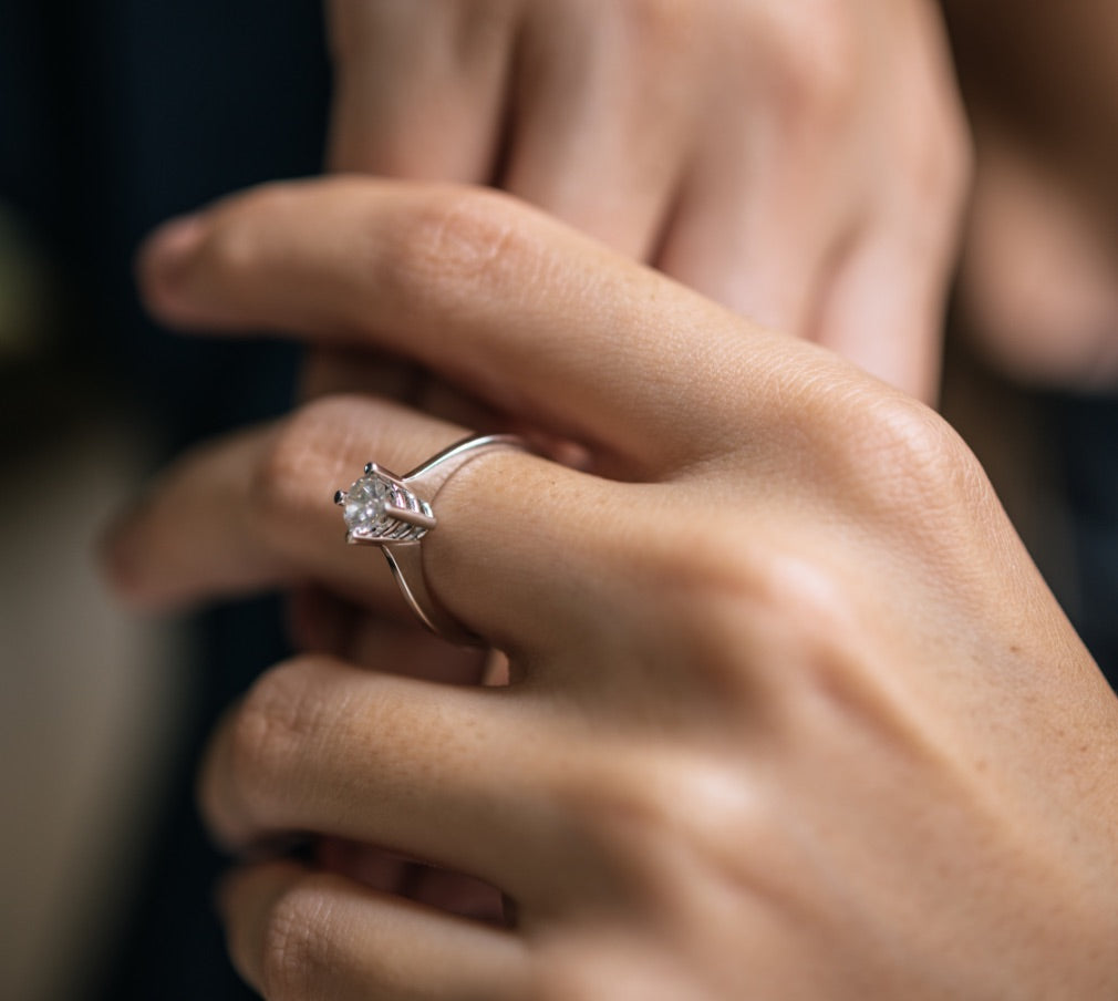 INEL DE LOGODNA LDR1037 DIN AUR ALB 18K CU DIAMANT - Bijuterii LA ROSA