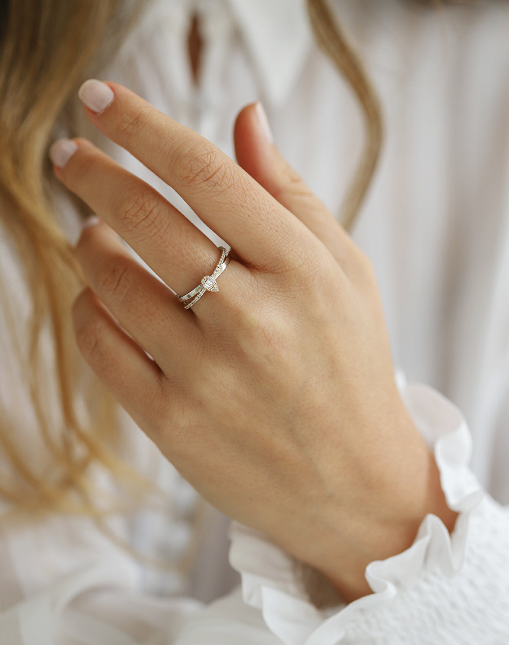 INEL YZ33144 DIN AUR ALB SI GALBEN 14K FORMA LACRIMA CU DIAMANTE - Bijuterii LA ROSA