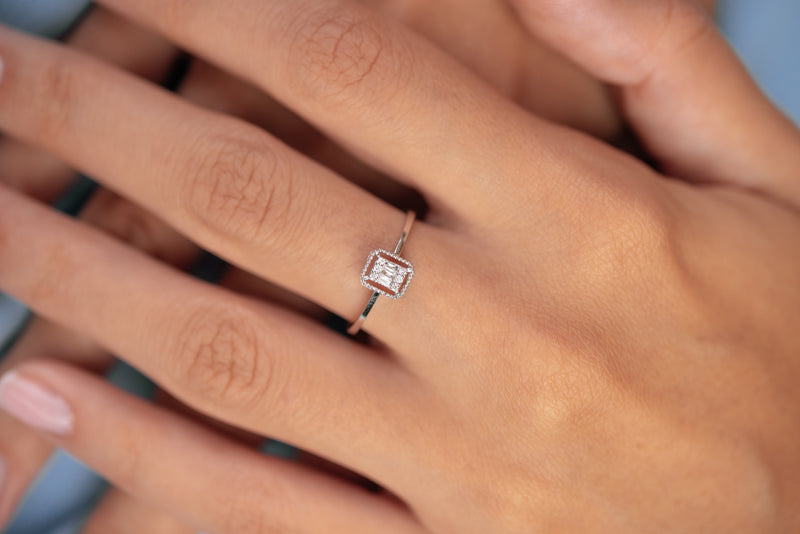Inel dreptunghi din aur alb de 14k cu diamante baghete - Bijuterii LA ROSA