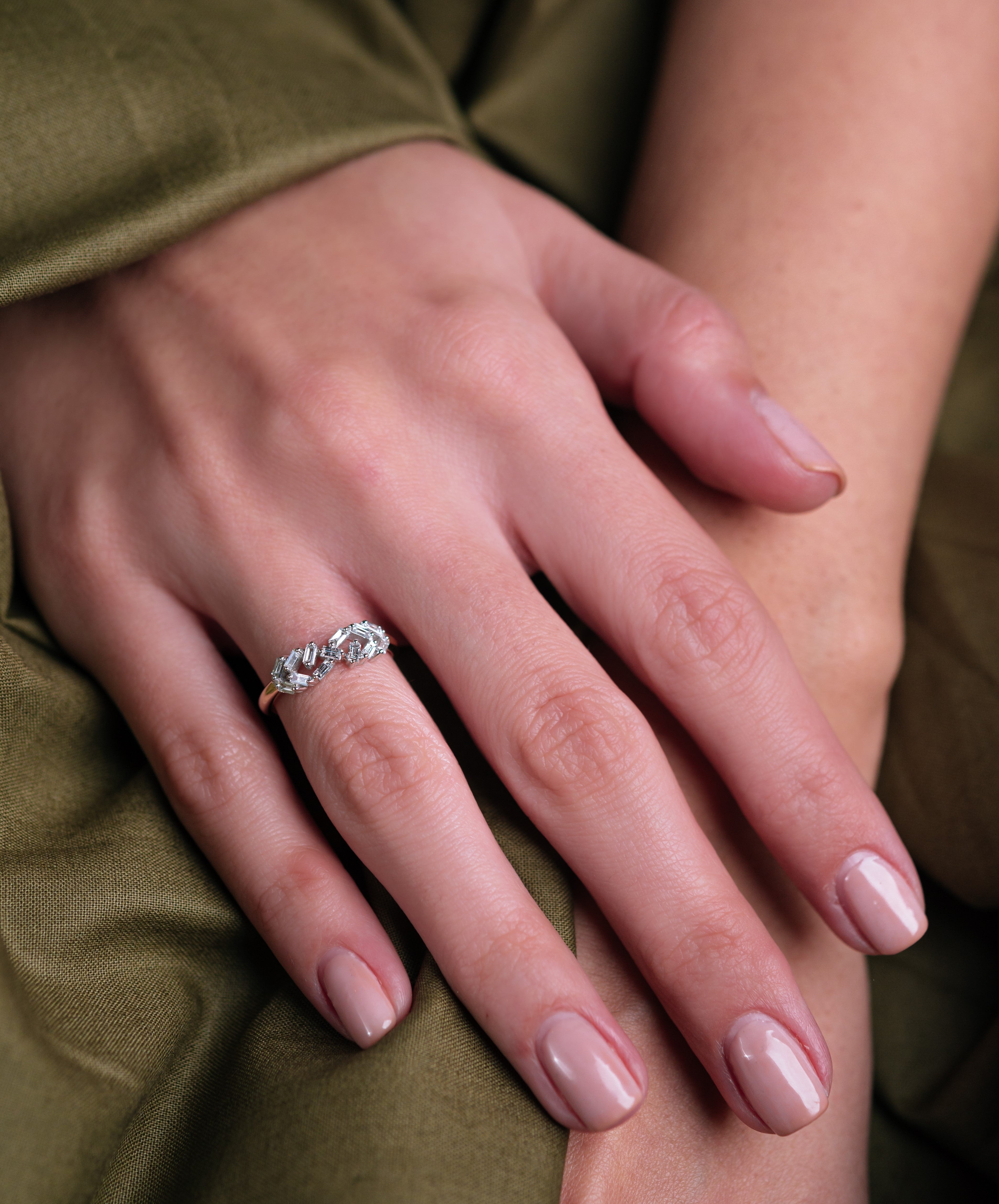 INEL R001230 DIN AUR GALBEN 14K FORMA SEMN INFINIT CU DIAMANTE BAGHETE - Bijuterii LA ROSA - Verighete si Inele de Logodna, bijuterii cu diamante