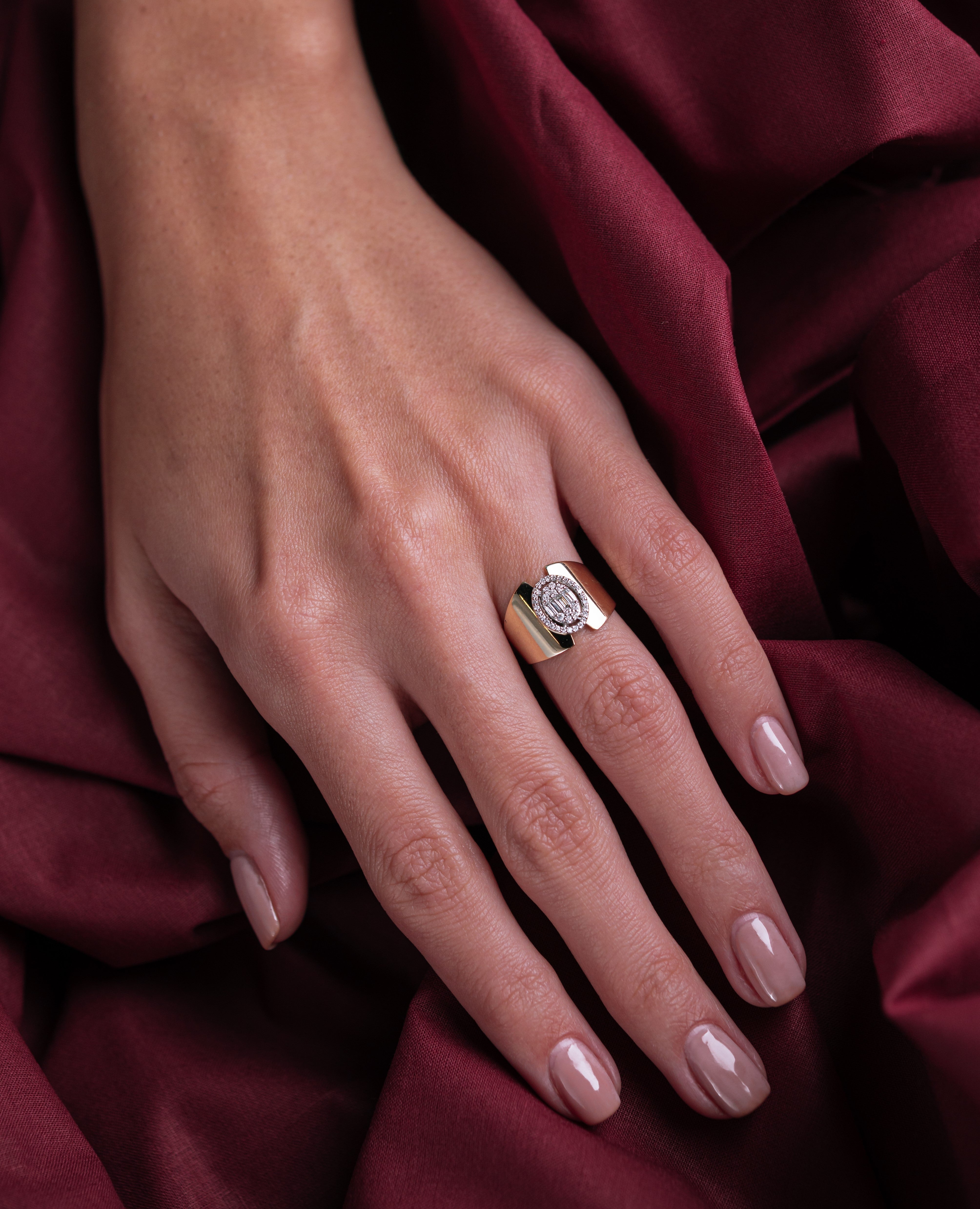 INEL R003547 DIN AUR GALBEN 14K FORMA OVALA CU DIAMANTE - Bijuterii LA ROSA - Verighete si Inele de Logodna, bijuterii cu diamante