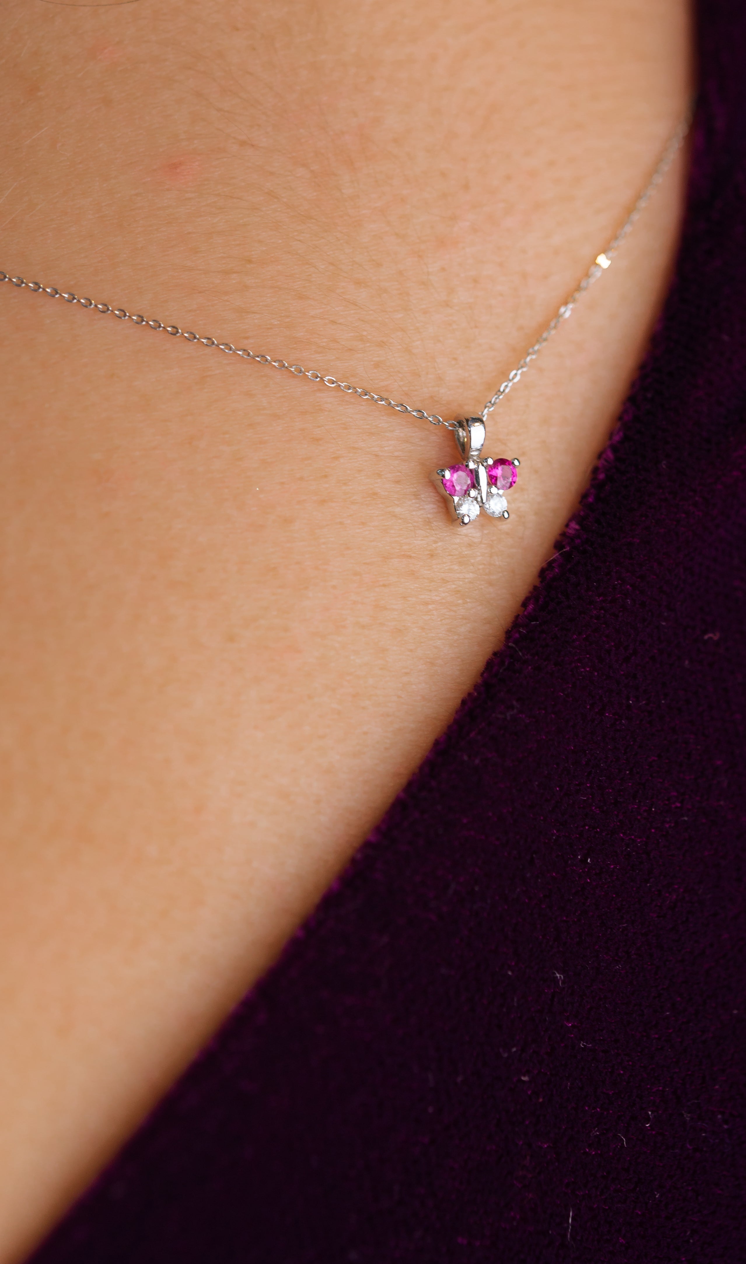 COLIER LDNA0146 DIN AUR ALB 14K FORMA FLUTURE CU DIAMANTE SI RUBIN - Bijuterii LA ROSA