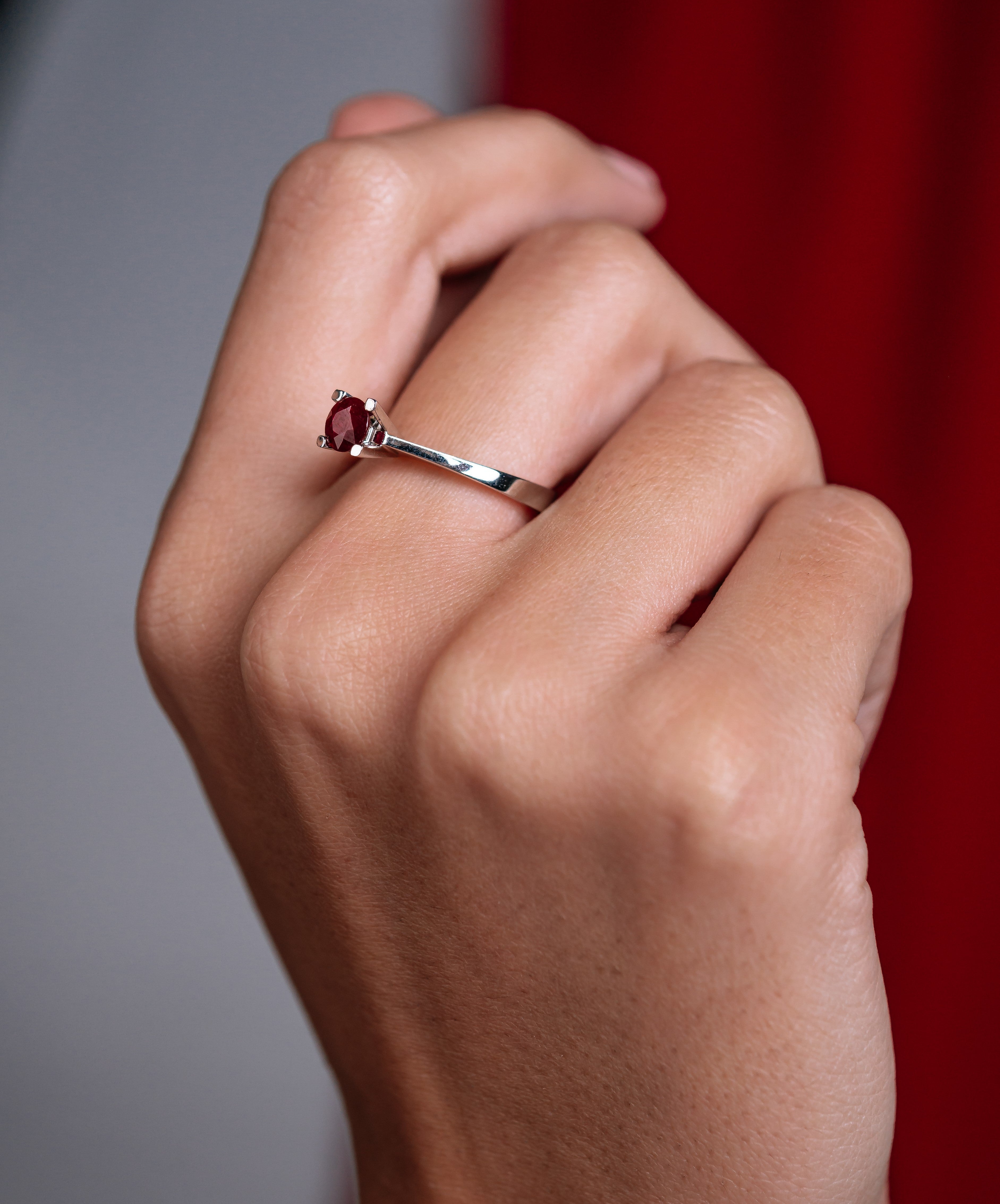 INEL LRLC005 DIN AUR ALB 18K CU RUBIN - Bijuterii LA ROSA - Verighete si Inele de Logodna, bijuterii cu diamante