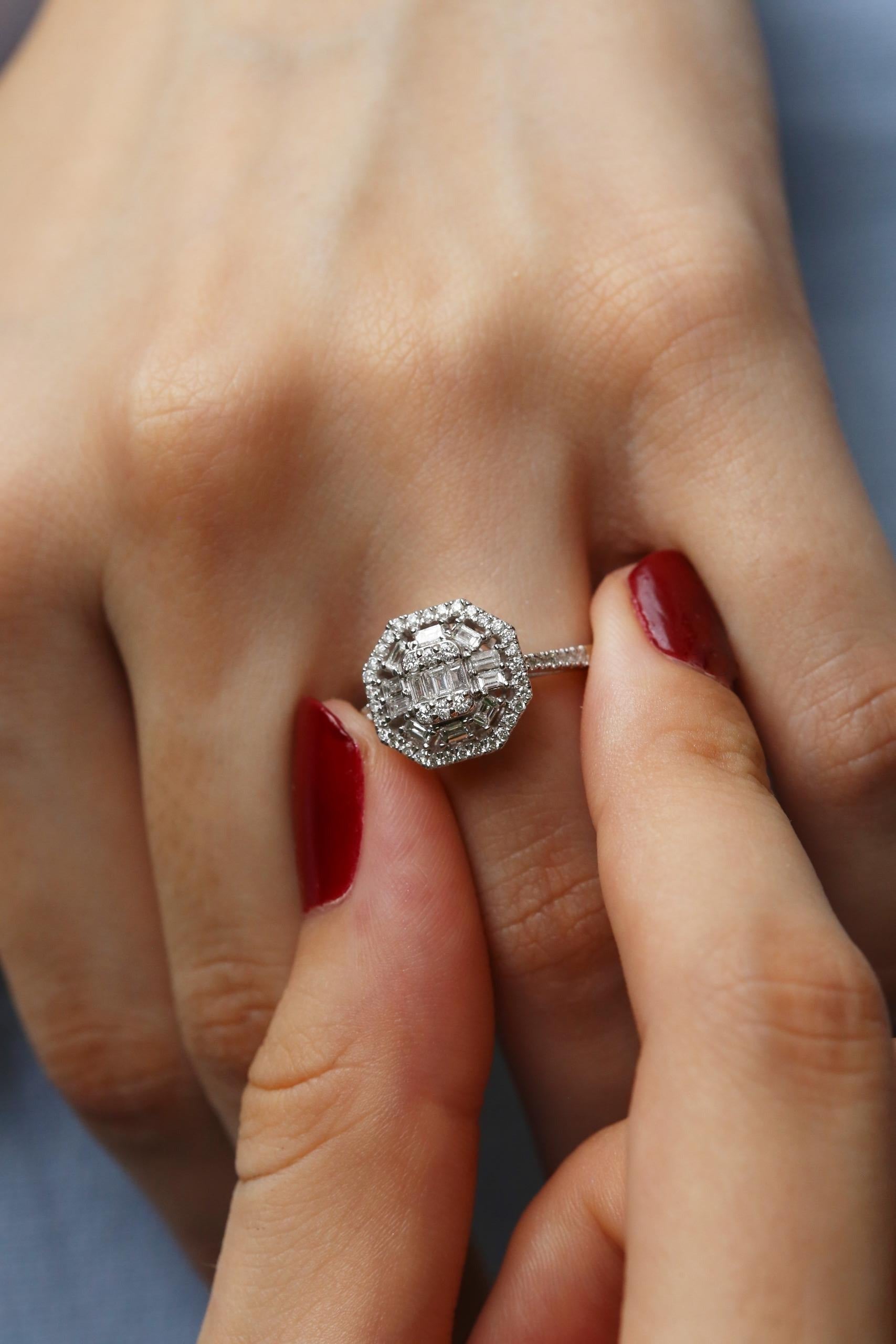 INEL R001040 DIN AUR ALB 14K FORMA  HEXAGONALA CU DIAMANTE - Bijuterii LA ROSA - Verighete si Inele de Logodna, bijuterii cu diamante