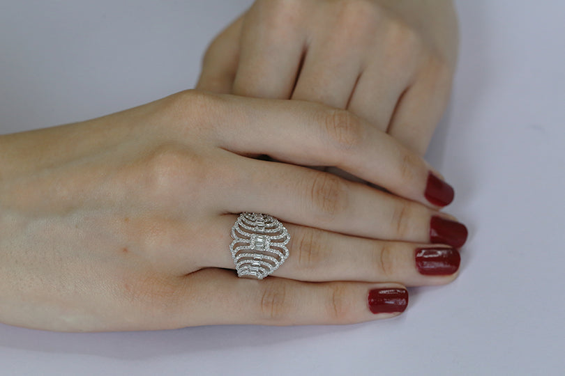 INEL R001444 DIN AUR ALB 14K FORMA FLUTURE CU DIAMANTE - Bijuterii LA ROSA - Verighete si Inele de Logodna, bijuterii cu diamante