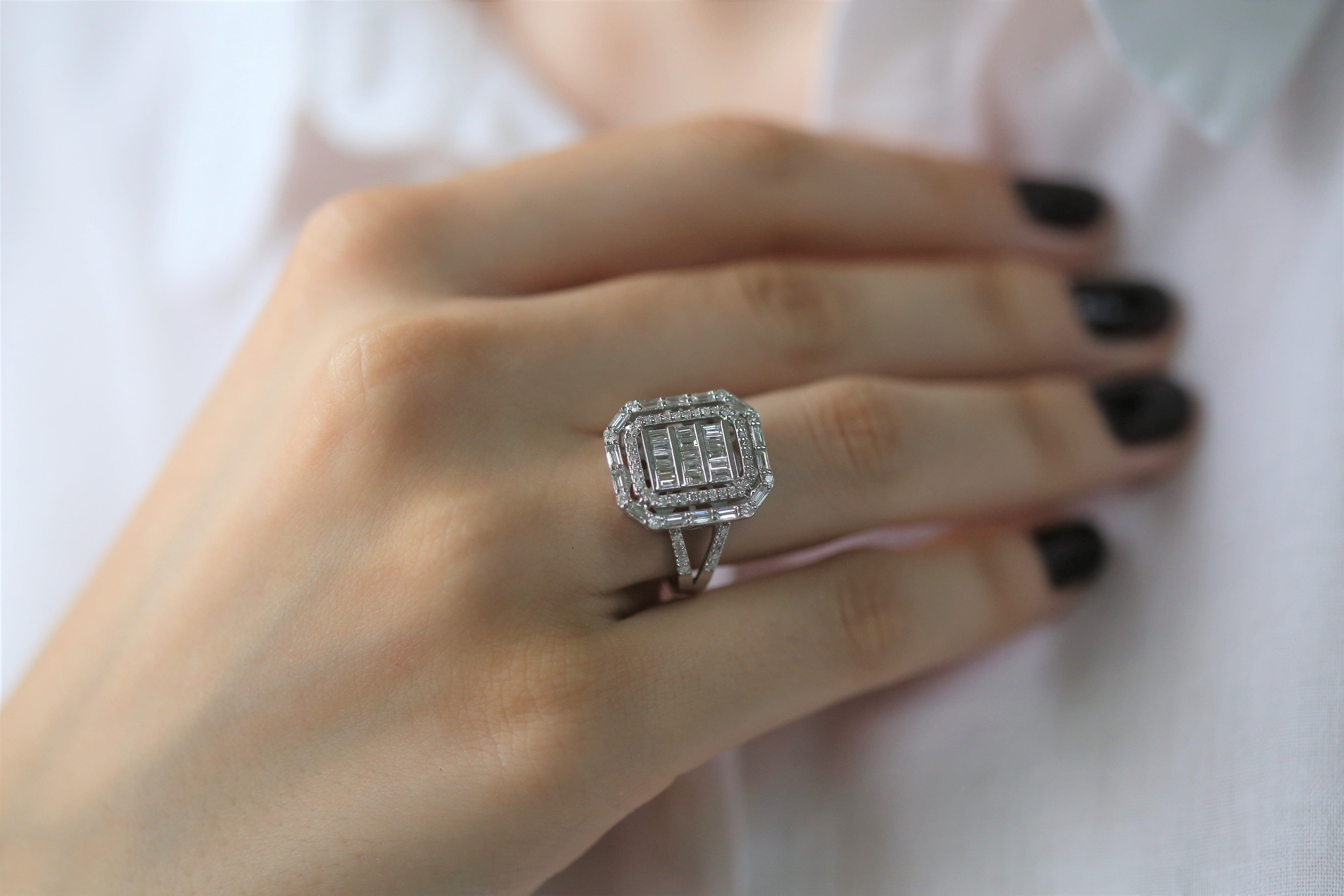 INEL R002659 DIN AUR ALB 14K FORMA  DREPTUNGHI MARE CU DIAMANTE - Bijuterii LA ROSA - Verighete si Inele de Logodna, bijuterii cu diamante