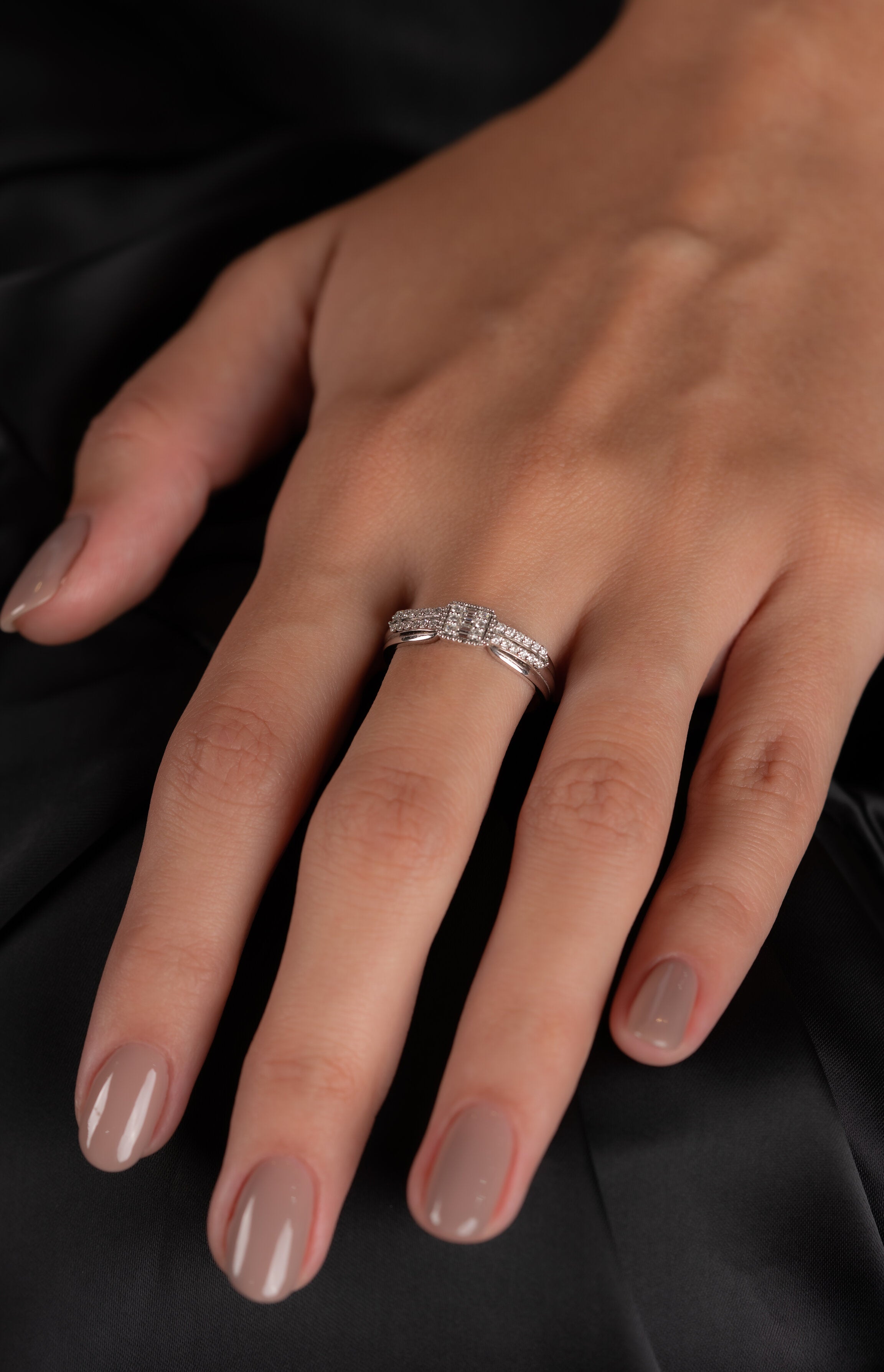 INEL R002953 DIN AUR ALB 14K CU DIAMANTE BAGHETA - Bijuterii LA ROSA