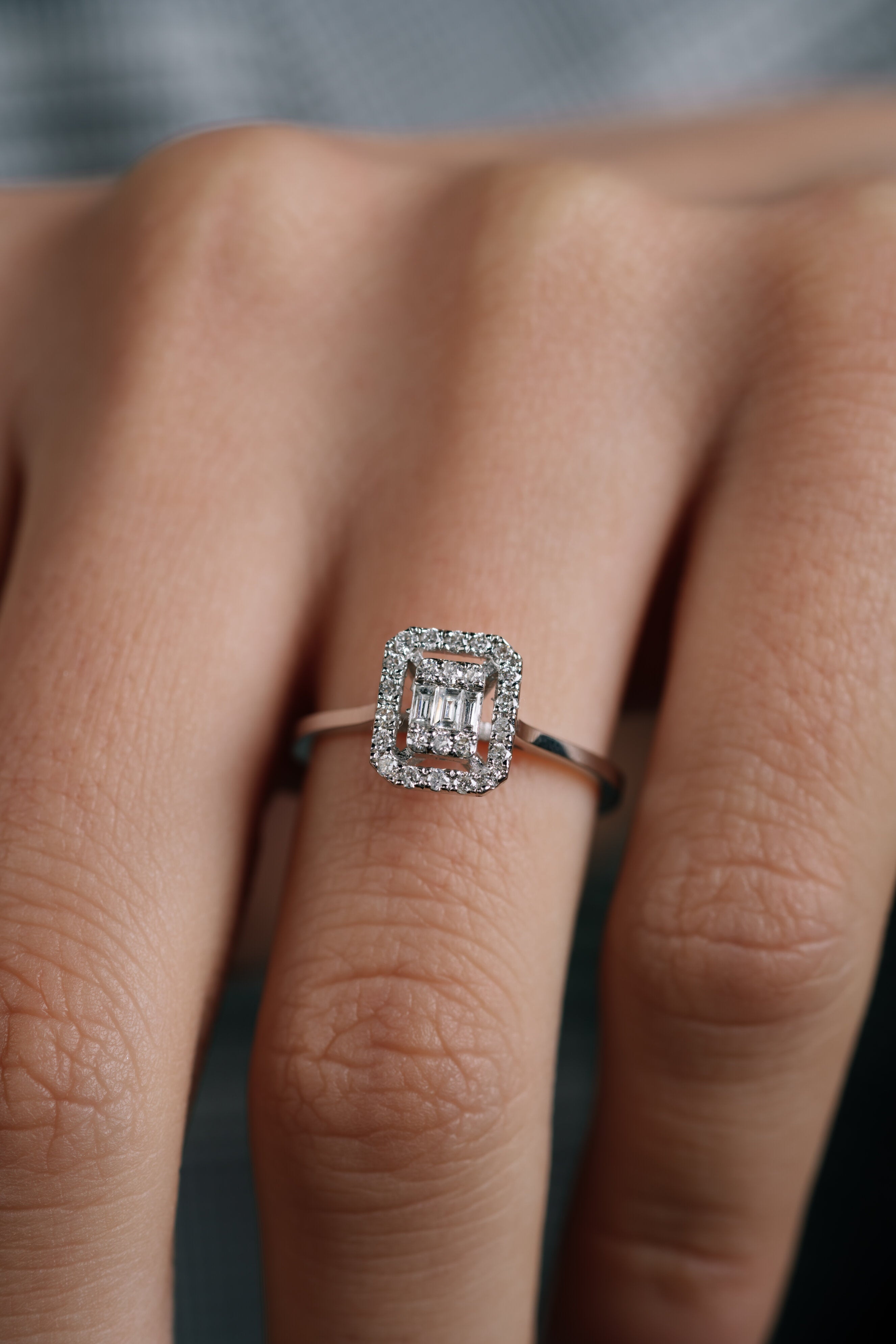 INEL R004779 DIN AUR ALB 14K FORMA DREPTUNGHI CU DIAMANTE - Bijuterii LA ROSA